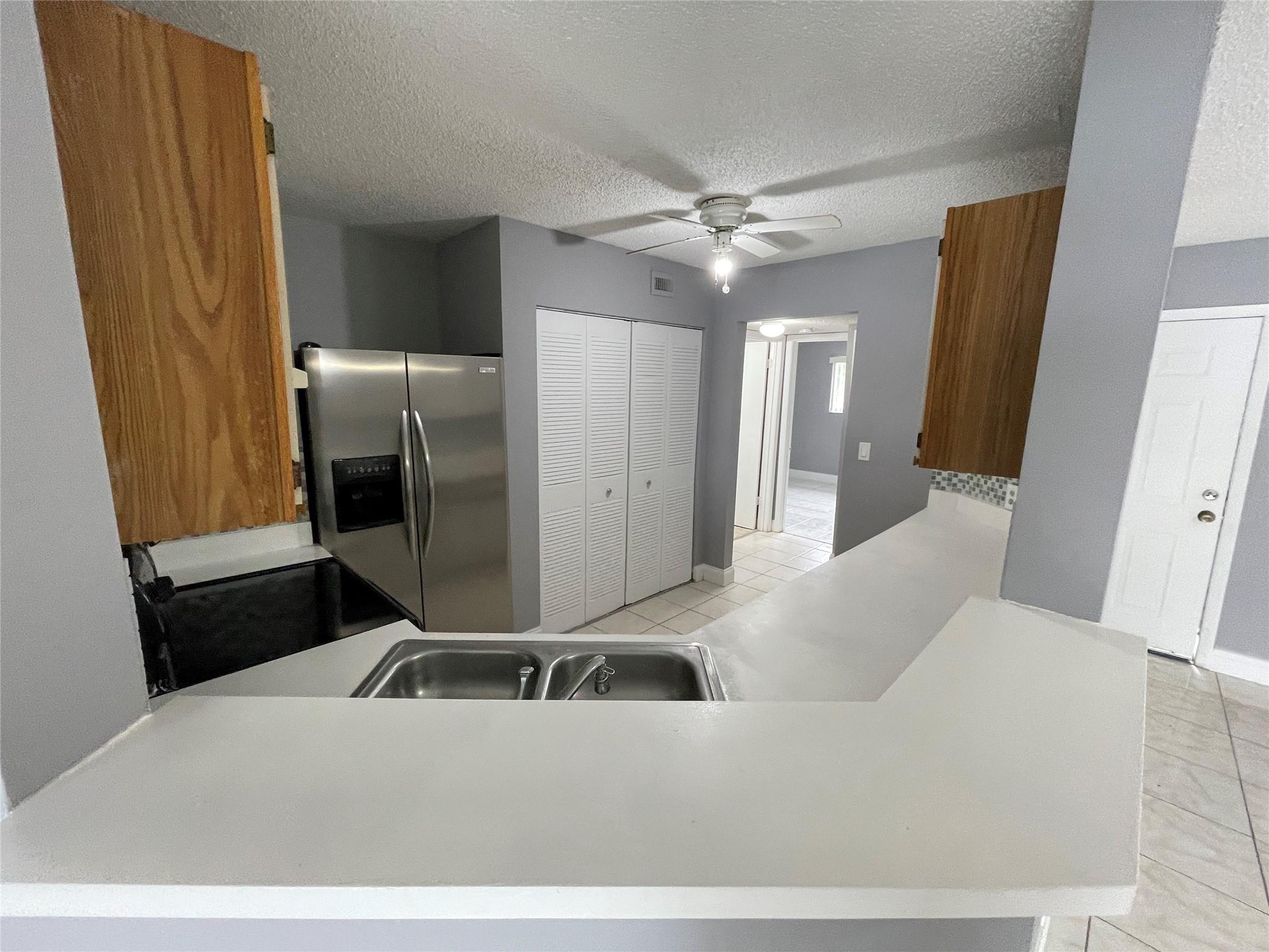 SUMMER LAKE CONDO UNIT 10 - Residential