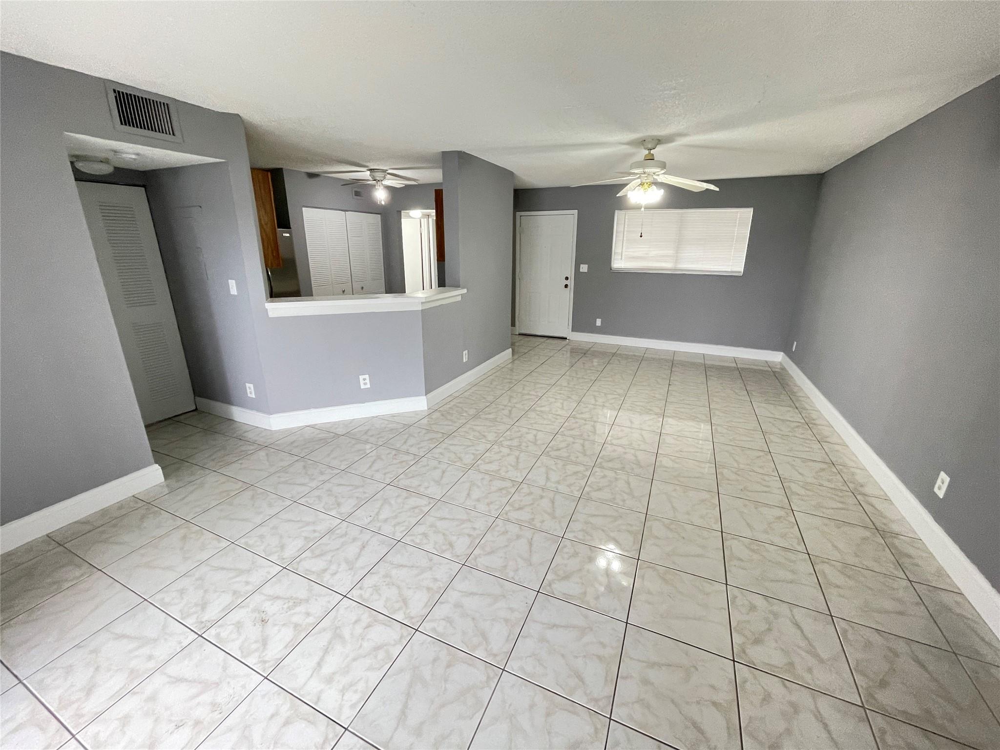 SUMMER LAKE CONDO UNIT 10 - Residential