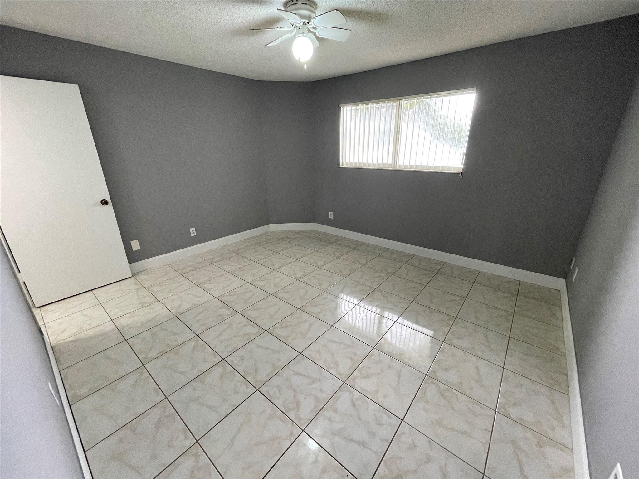 SUMMER LAKE CONDO UNIT 10 - Residential