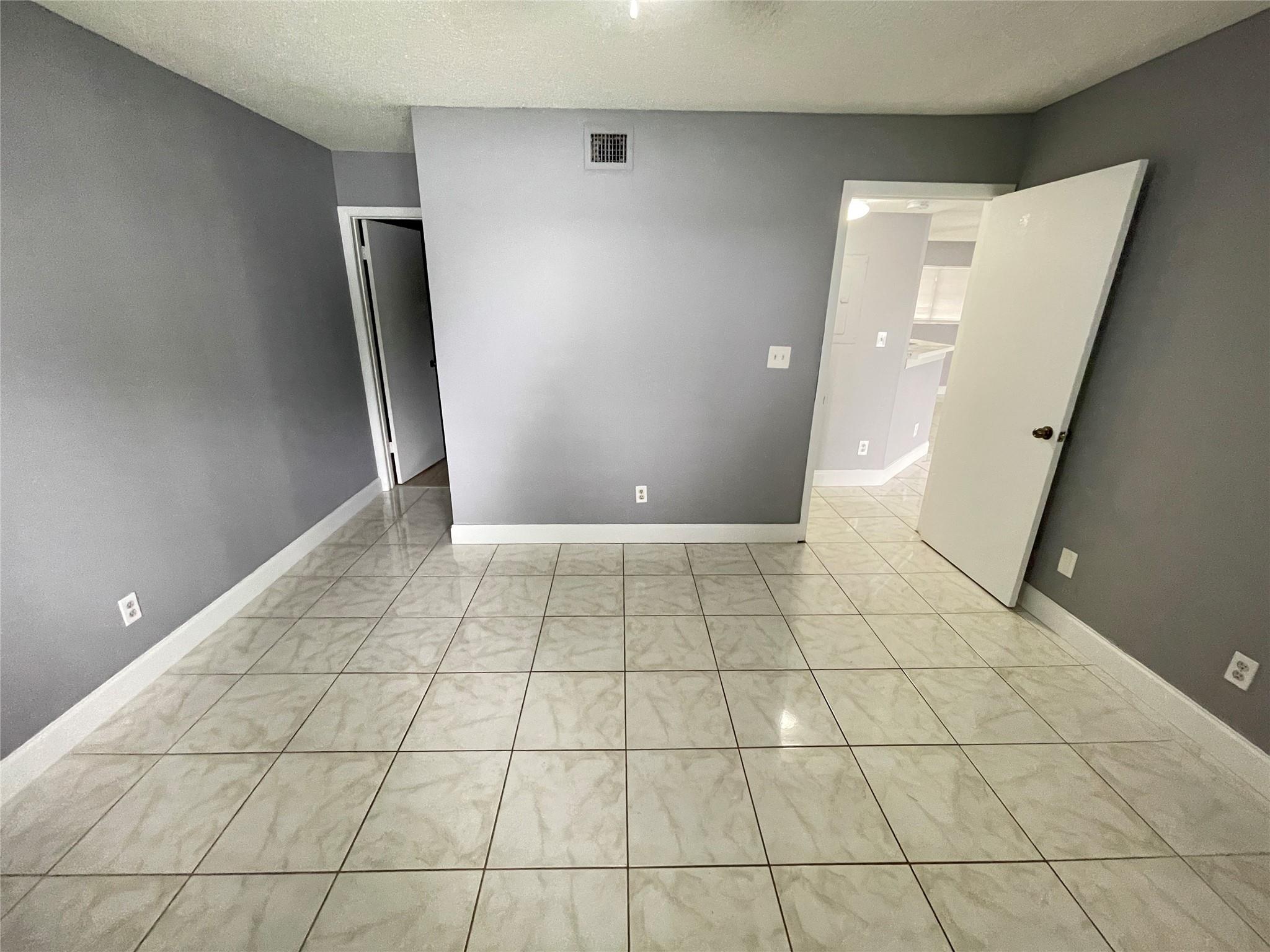 SUMMER LAKE CONDO UNIT 10 - Residential