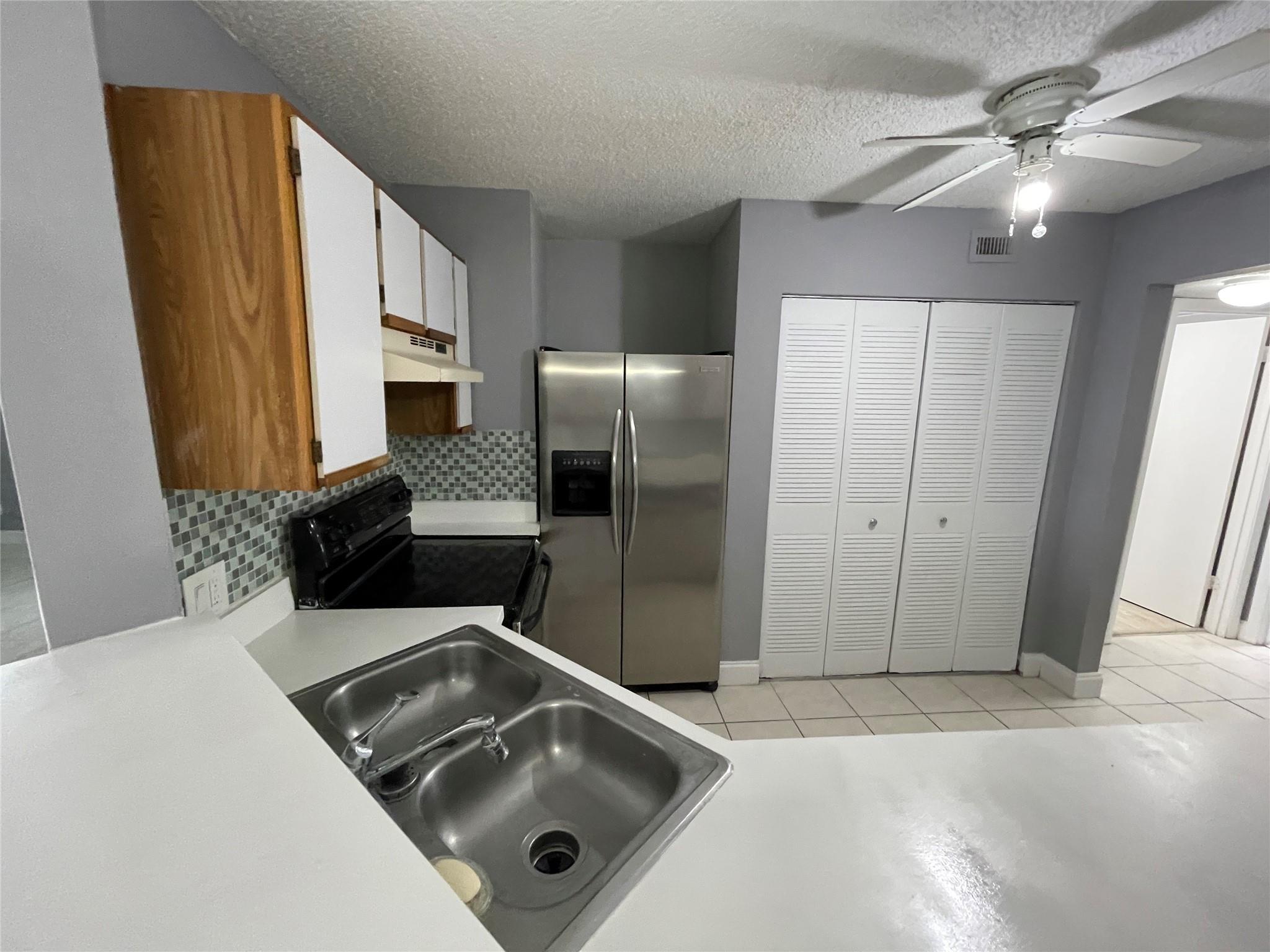 SUMMER LAKE CONDO UNIT 10 - Residential