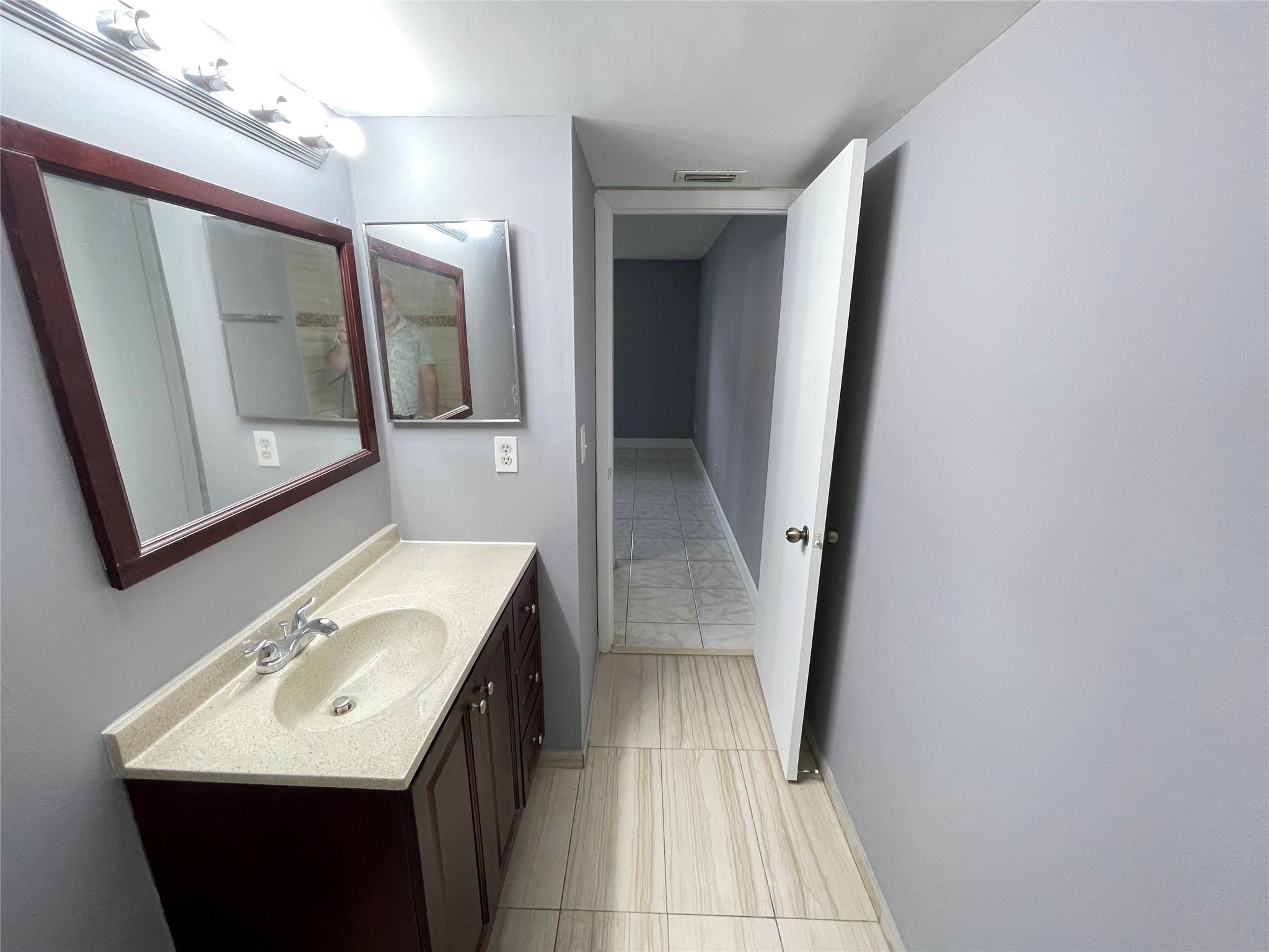 SUMMER LAKE CONDO UNIT 10 - Residential