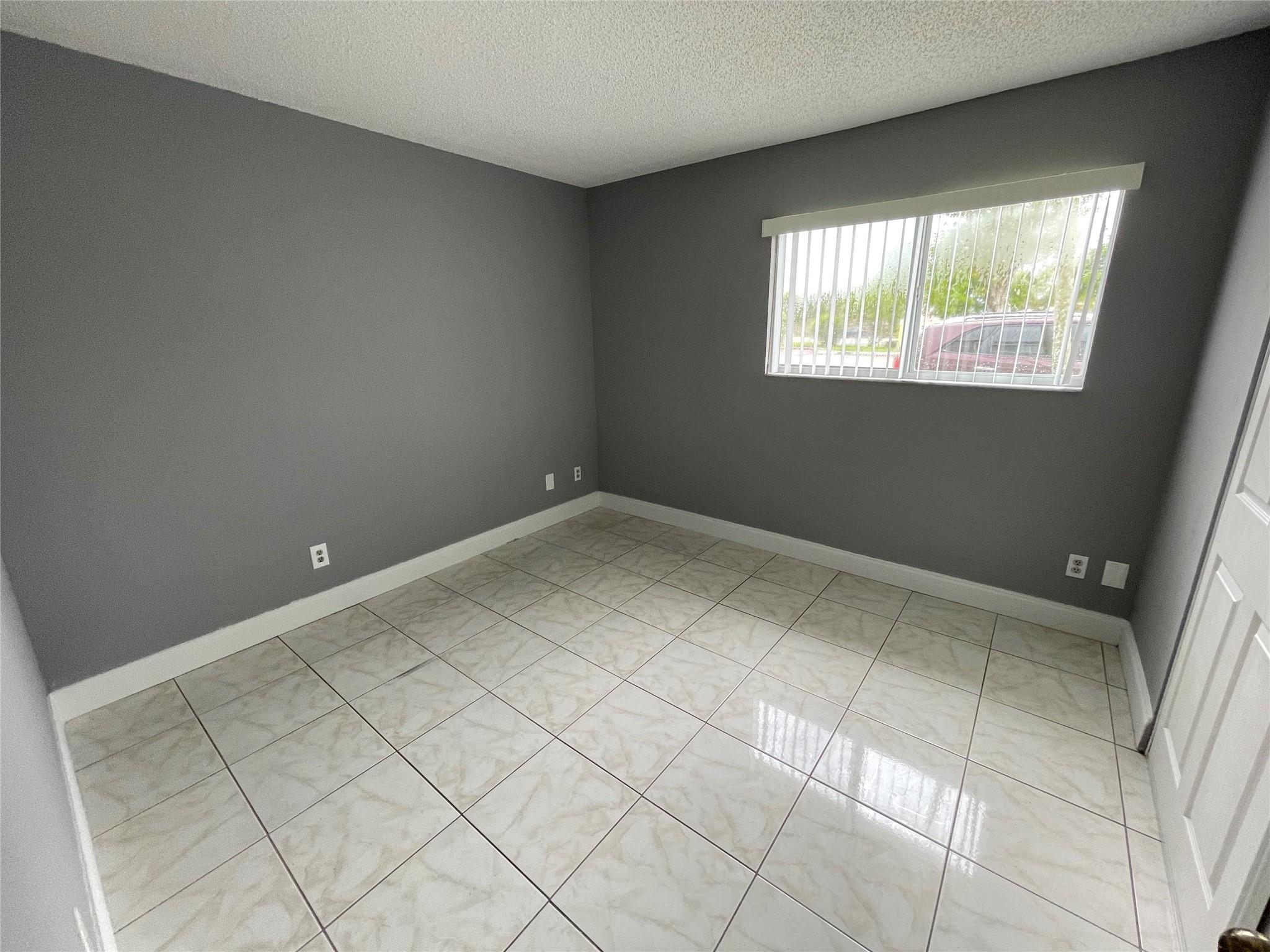 SUMMER LAKE CONDO UNIT 10 - Residential