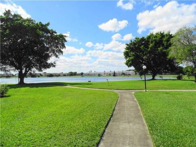 SUMMER LAKE CONDO UNIT 10 - Residential