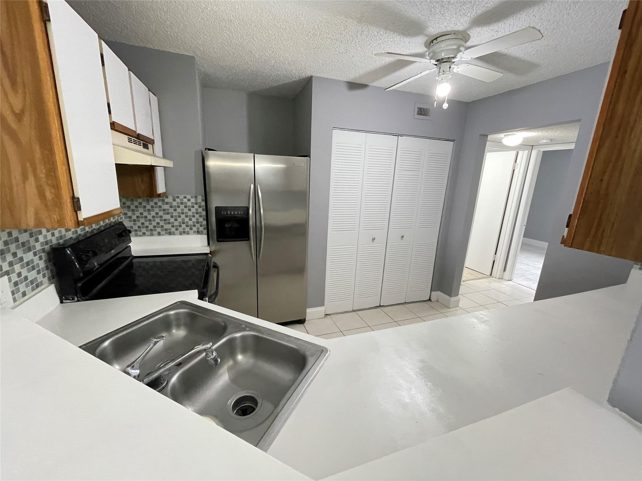 SUMMER LAKE CONDO UNIT 10 - Residential