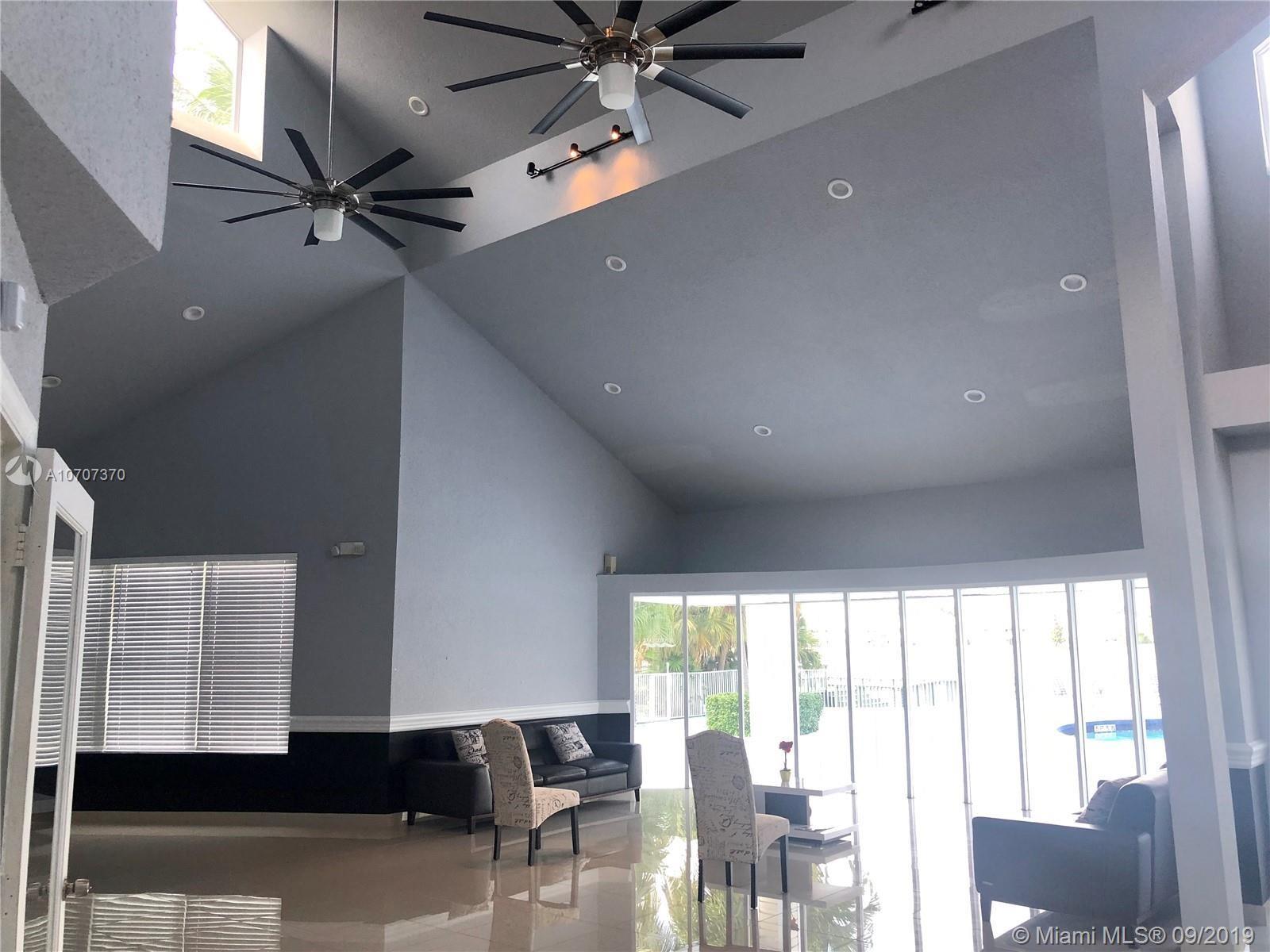 SUMMER LAKE CONDO UNIT 10 - Residential