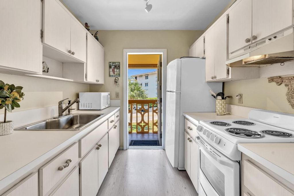 Photo of 90 NE 19th Avenue #12, Deerfield Beach, FL 33441 (MLS # R10986300)