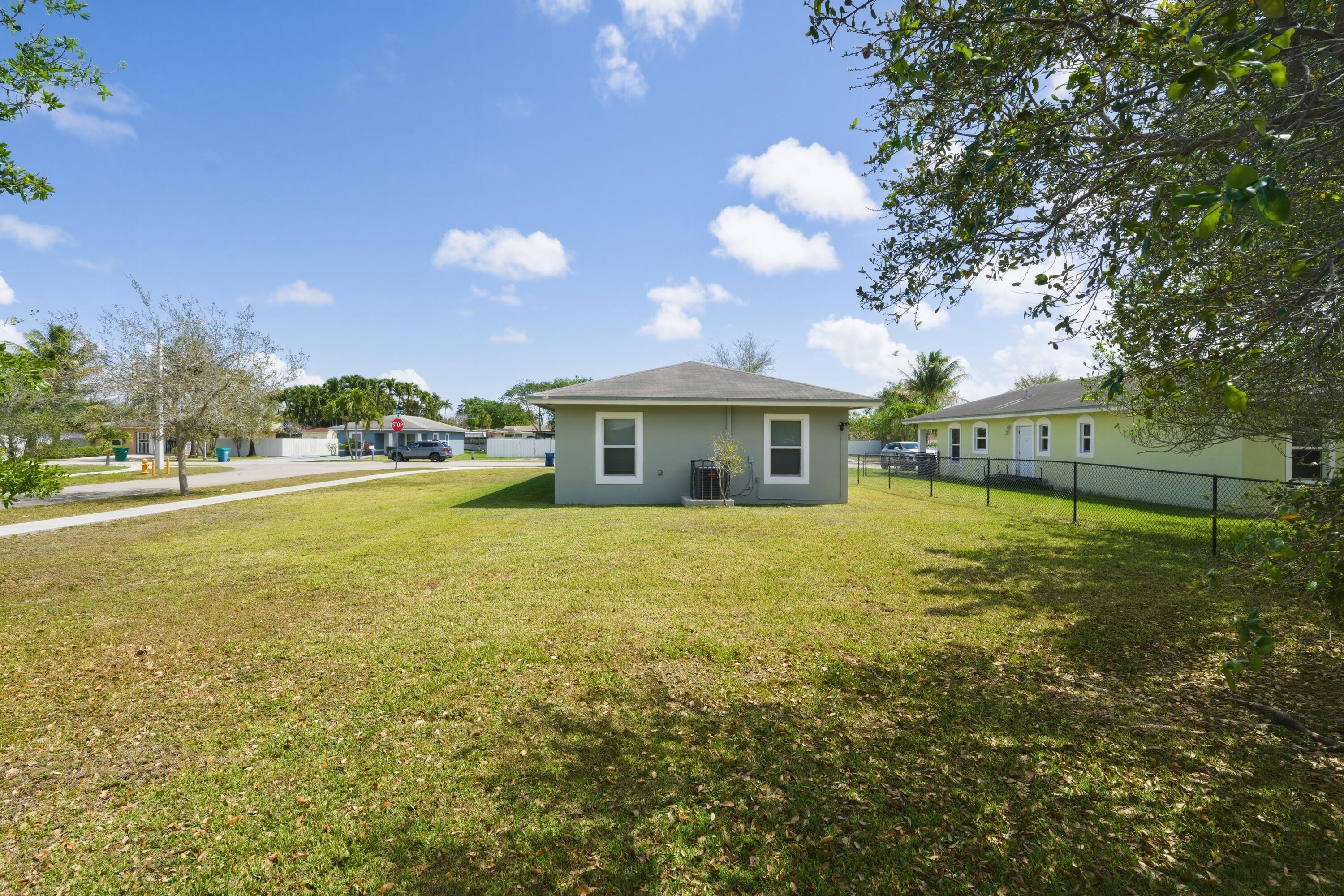 CARIBBEAN PALMS - Residential