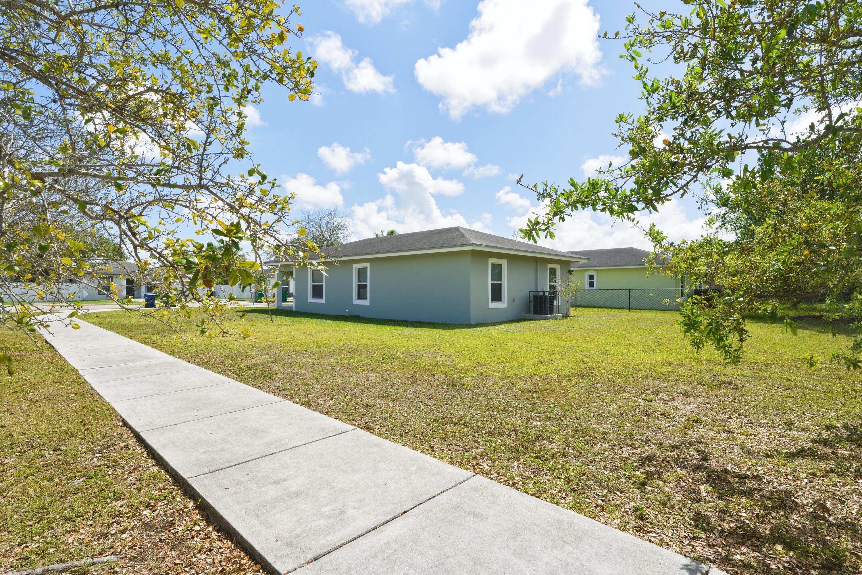 CARIBBEAN PALMS - Residential
