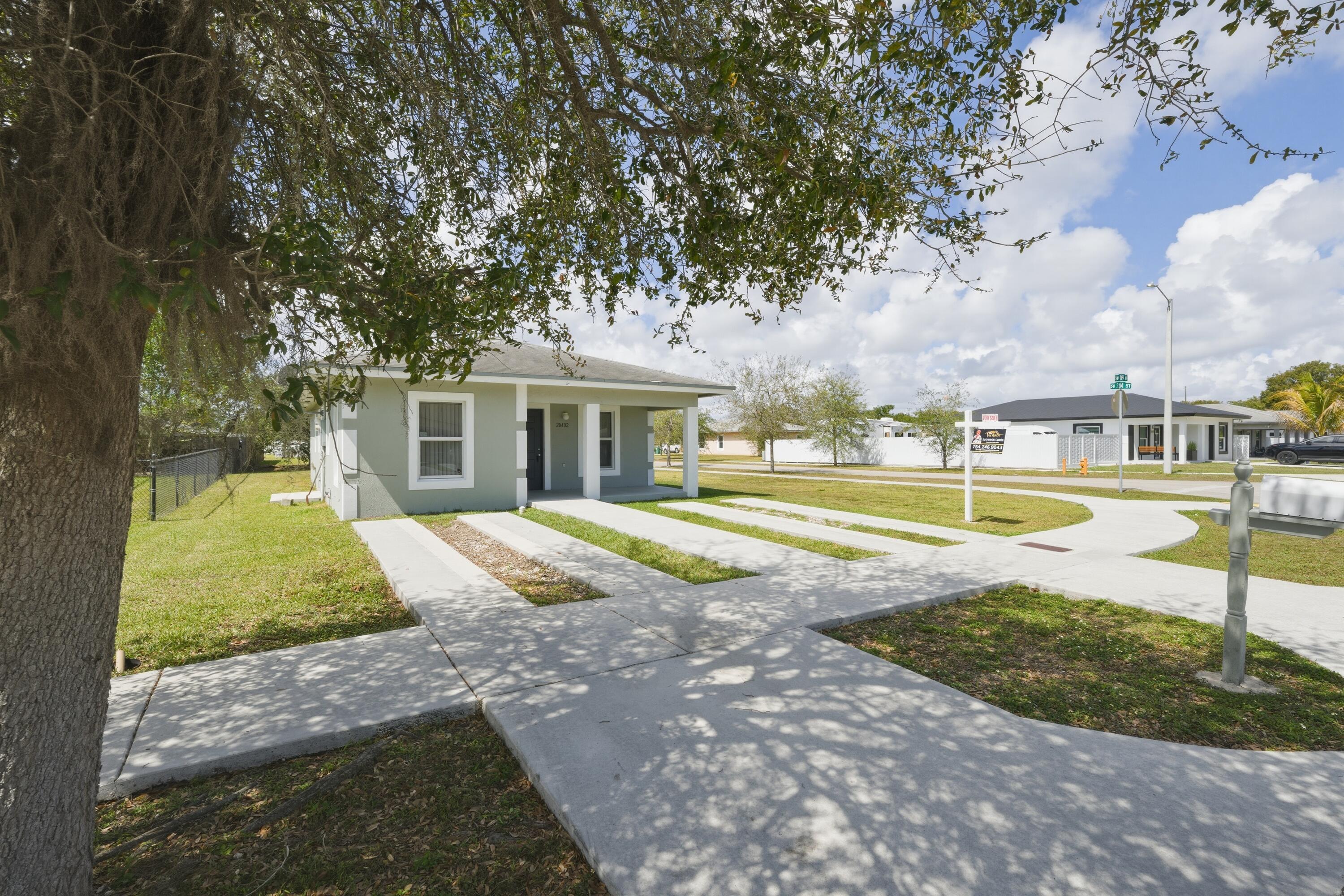 CARIBBEAN PALMS - Residential
