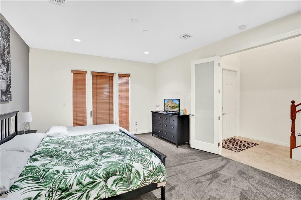 VICTORIA PARK - Residential Lease