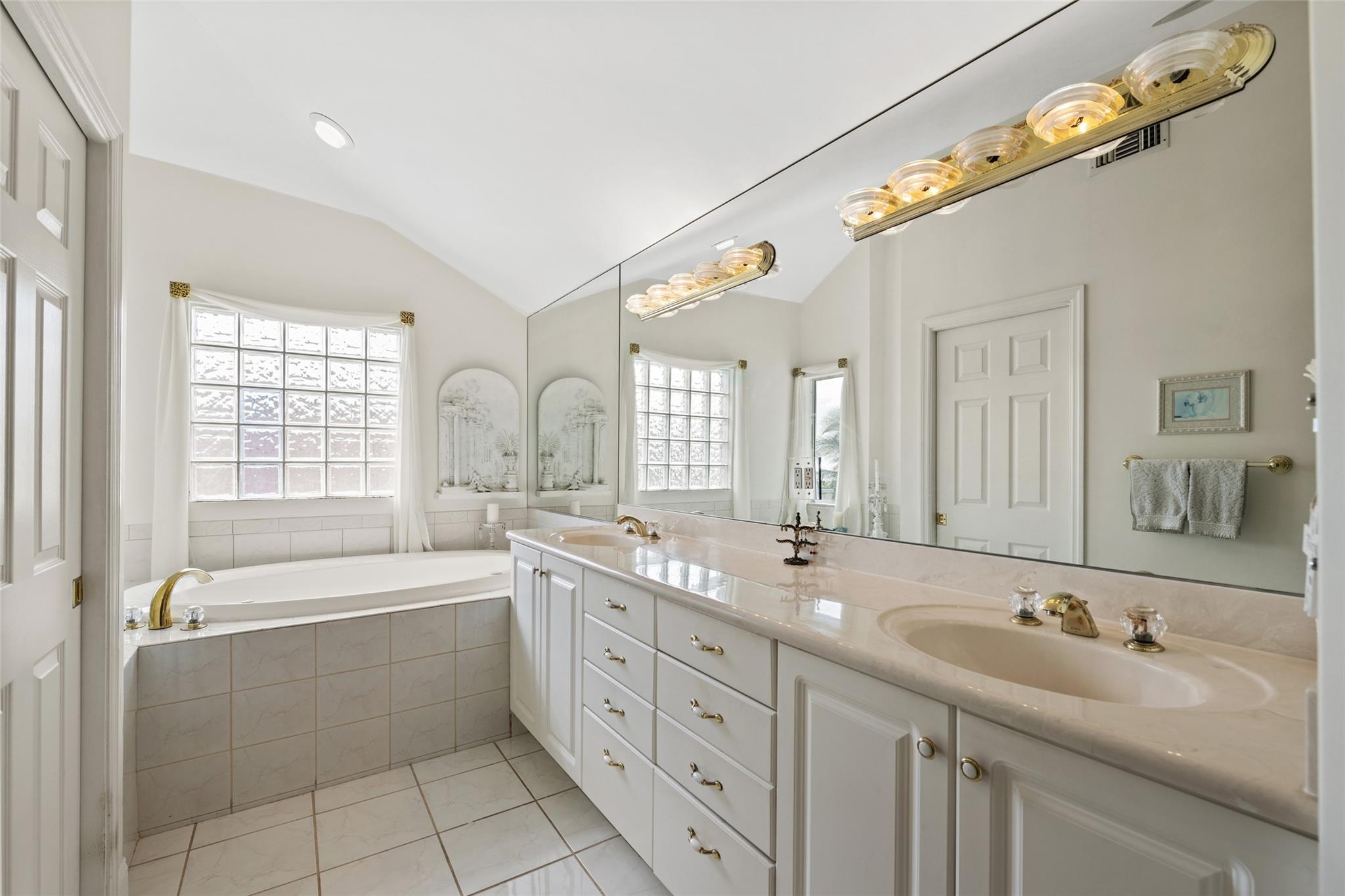 LAS OLAS BY THE SEA - Residential