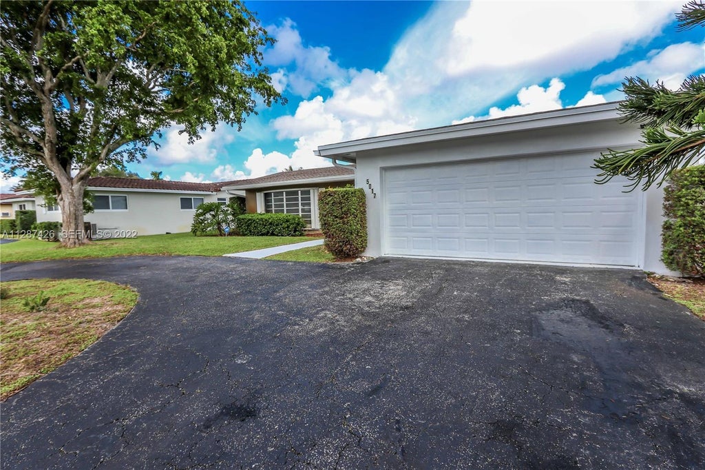 Photo of 5017 ROOSEVELT Street, Hollywood, FL 33021 (MLS # B26075016)