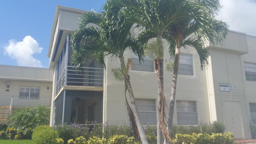 Lovely, clean, bright, true end unit 2/2 at top stairs walking distance to 1 of 3 multi-million dollar clubhouses, 8 pools, (including 3 indoor pools),tennis, golf, gyms, theater, bistros and oh-so-much more! Close to historic downtown Delray Beach, shopping, restaurants, arts, culture, music, beaches and walk to places of worship.  Lift to 2nd floor!