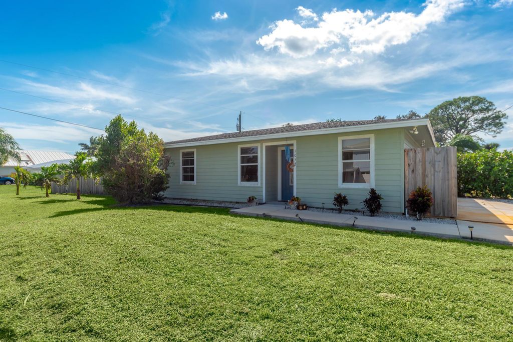 Photo of 1058 SW 28th Street, Palm City, FL 34990 (MLS # R11030173)