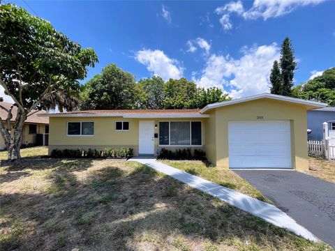 Single Family Residence in Lauderhill FL 2011 47th Ave Ave.jpg