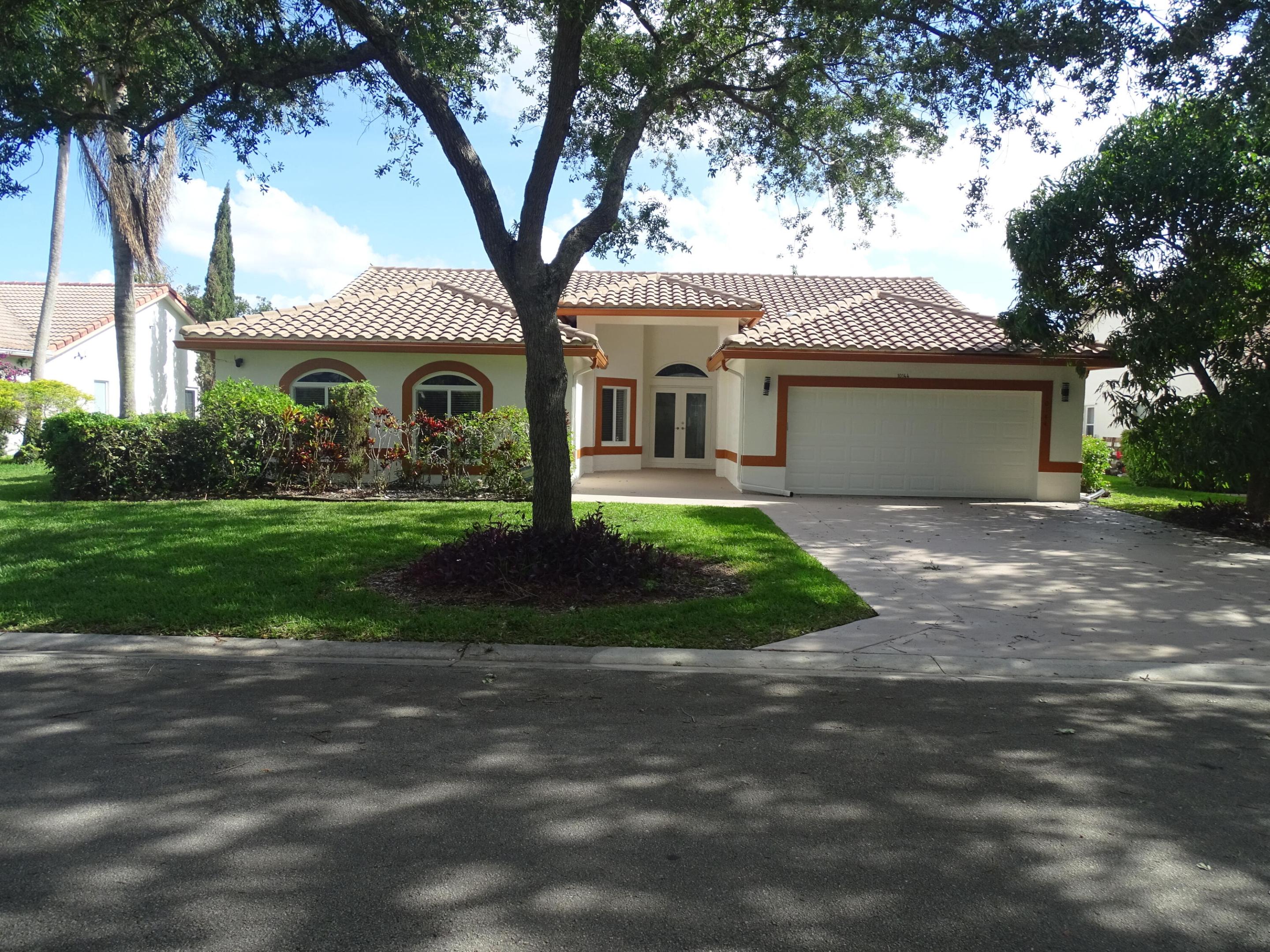 ADDISON COURT - Residential