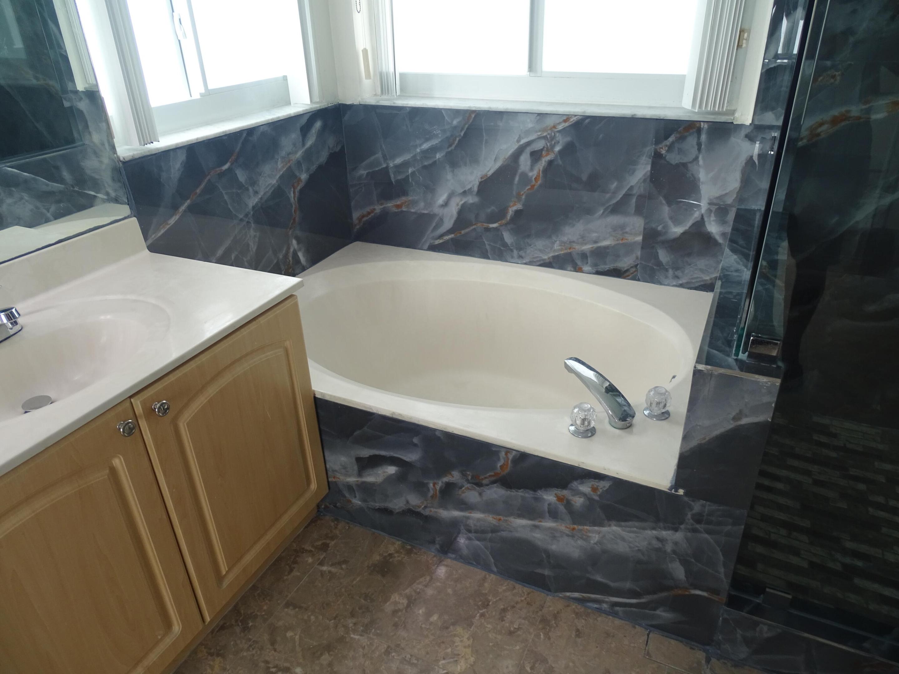 ADDISON COURT - Residential