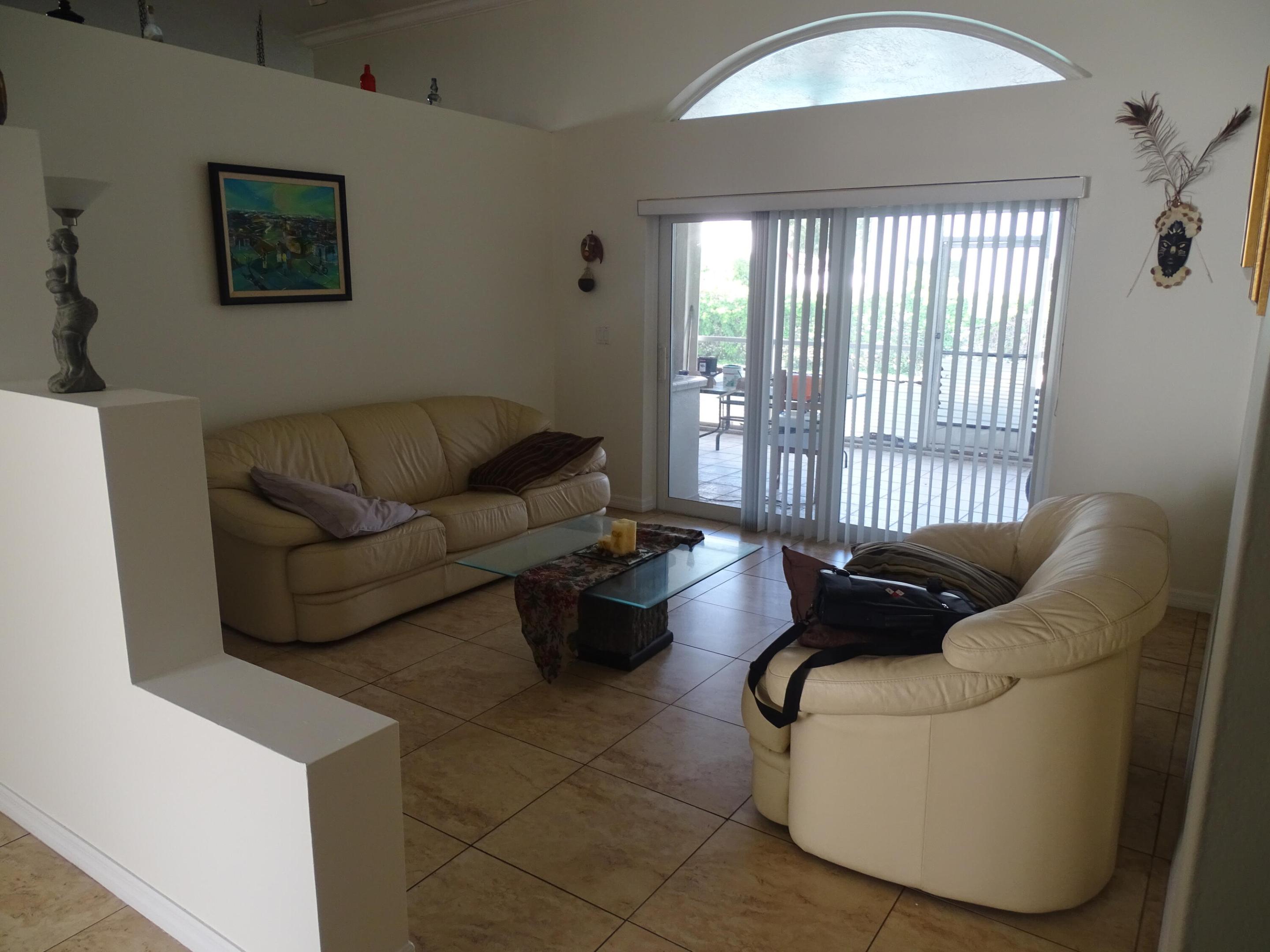 ADDISON COURT - Residential