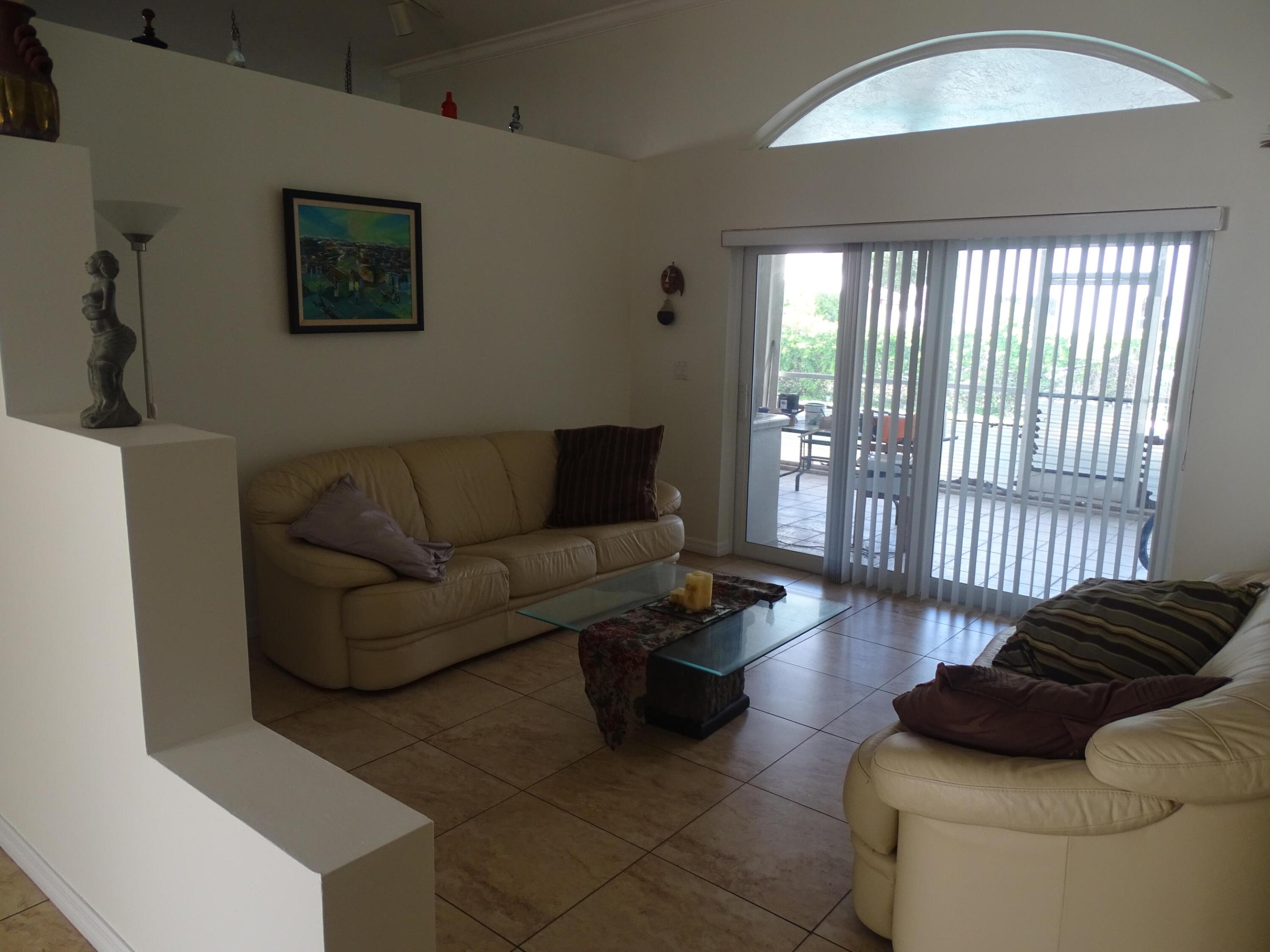 ADDISON COURT - Residential