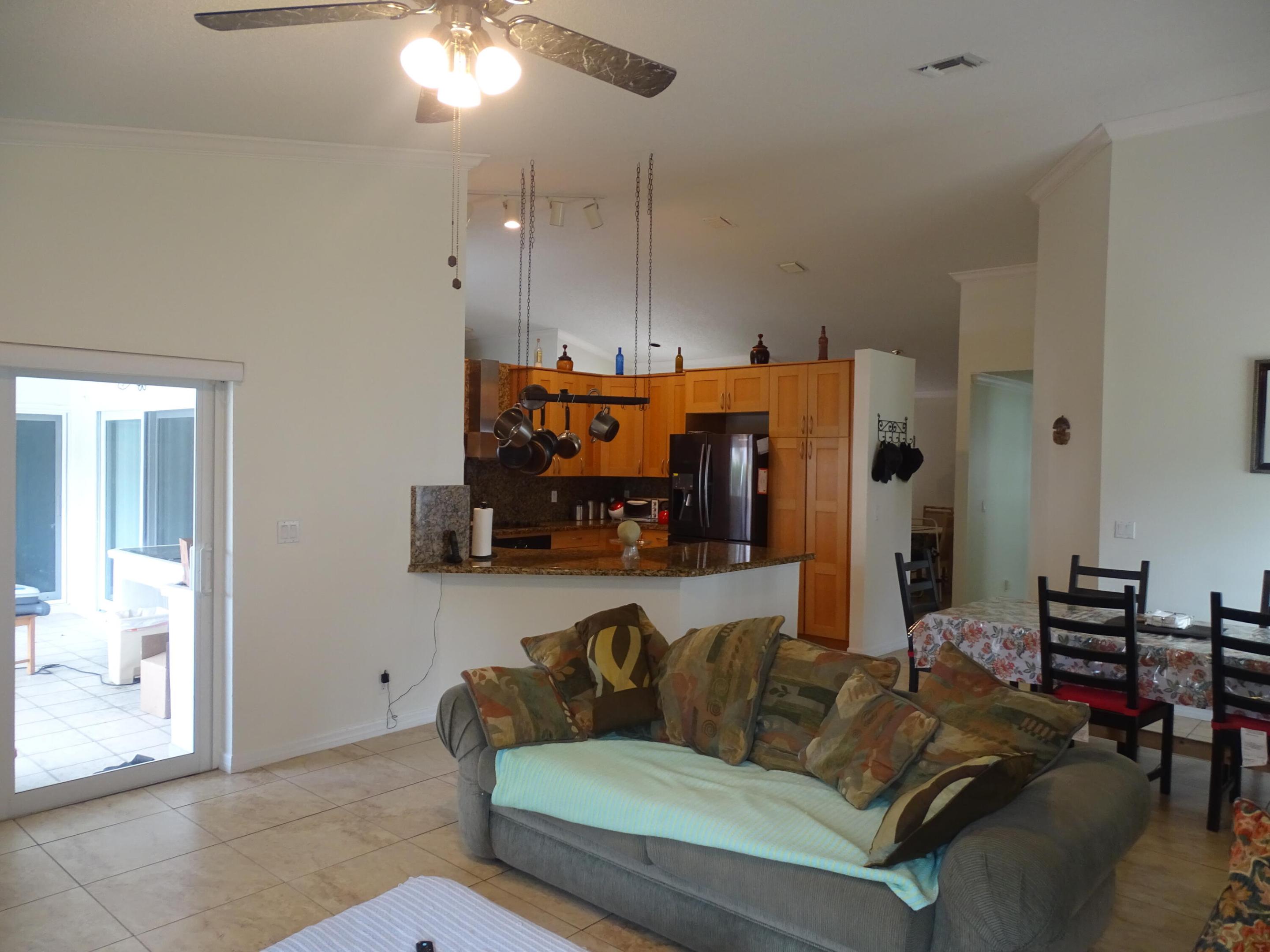 ADDISON COURT - Residential