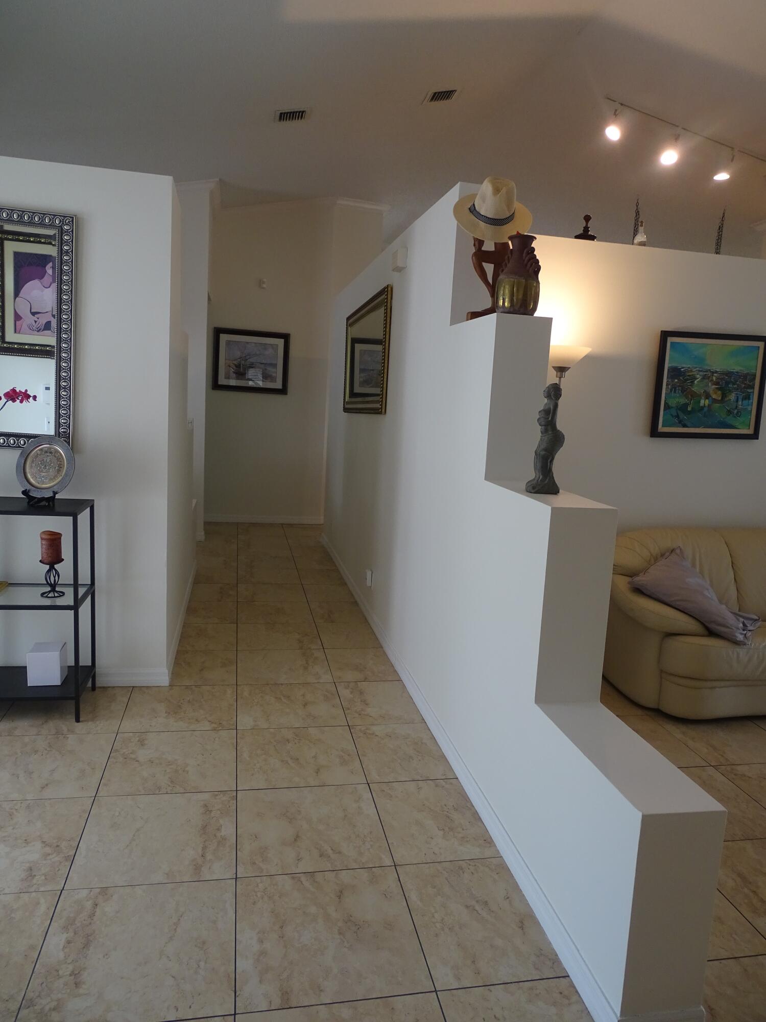 ADDISON COURT - Residential