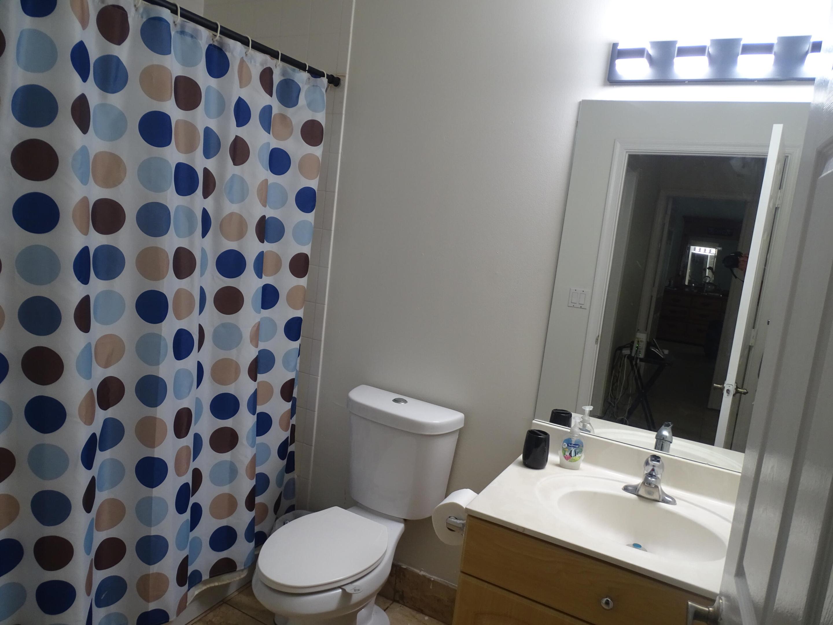 ADDISON COURT - Residential