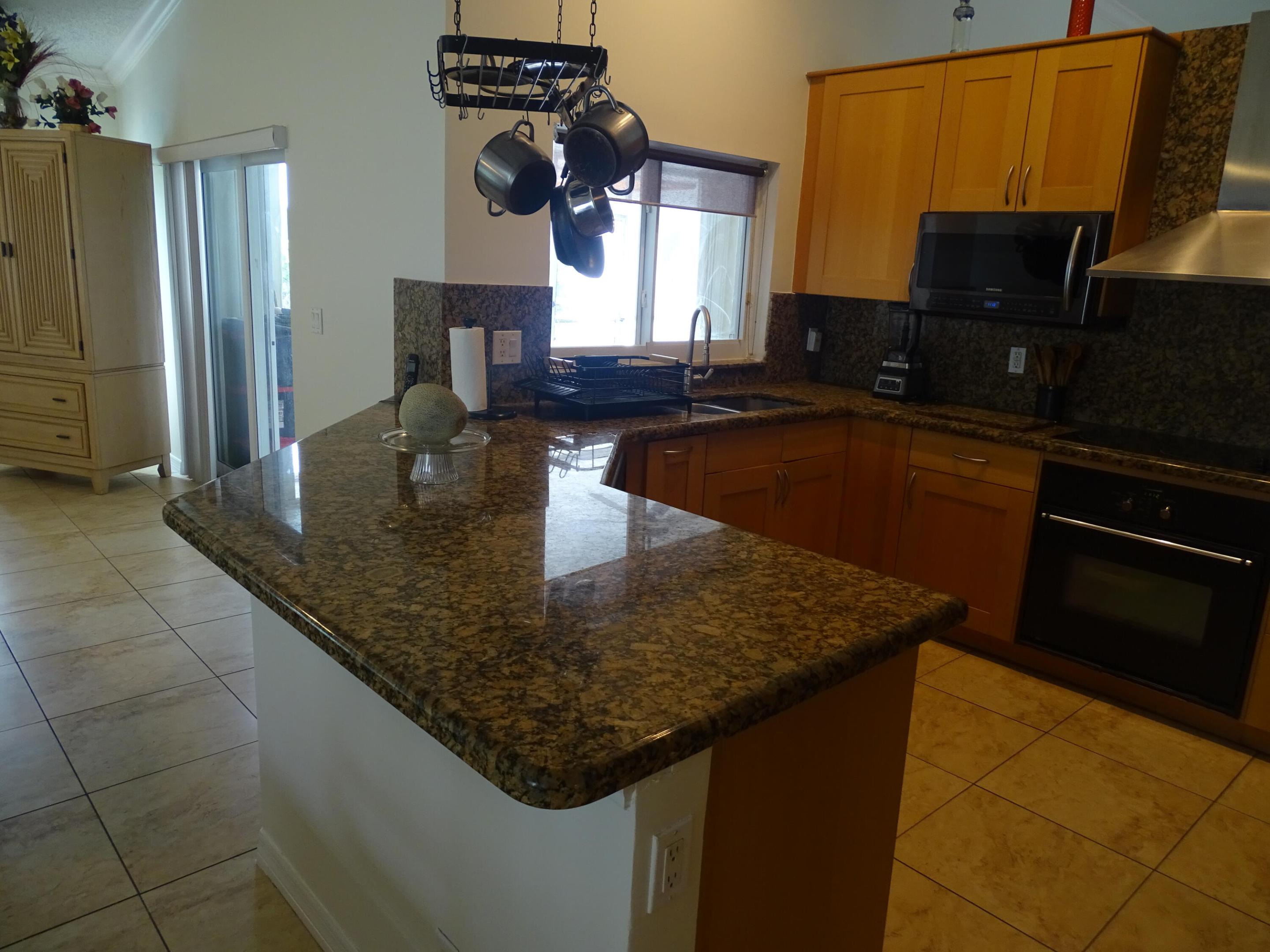 ADDISON COURT - Residential