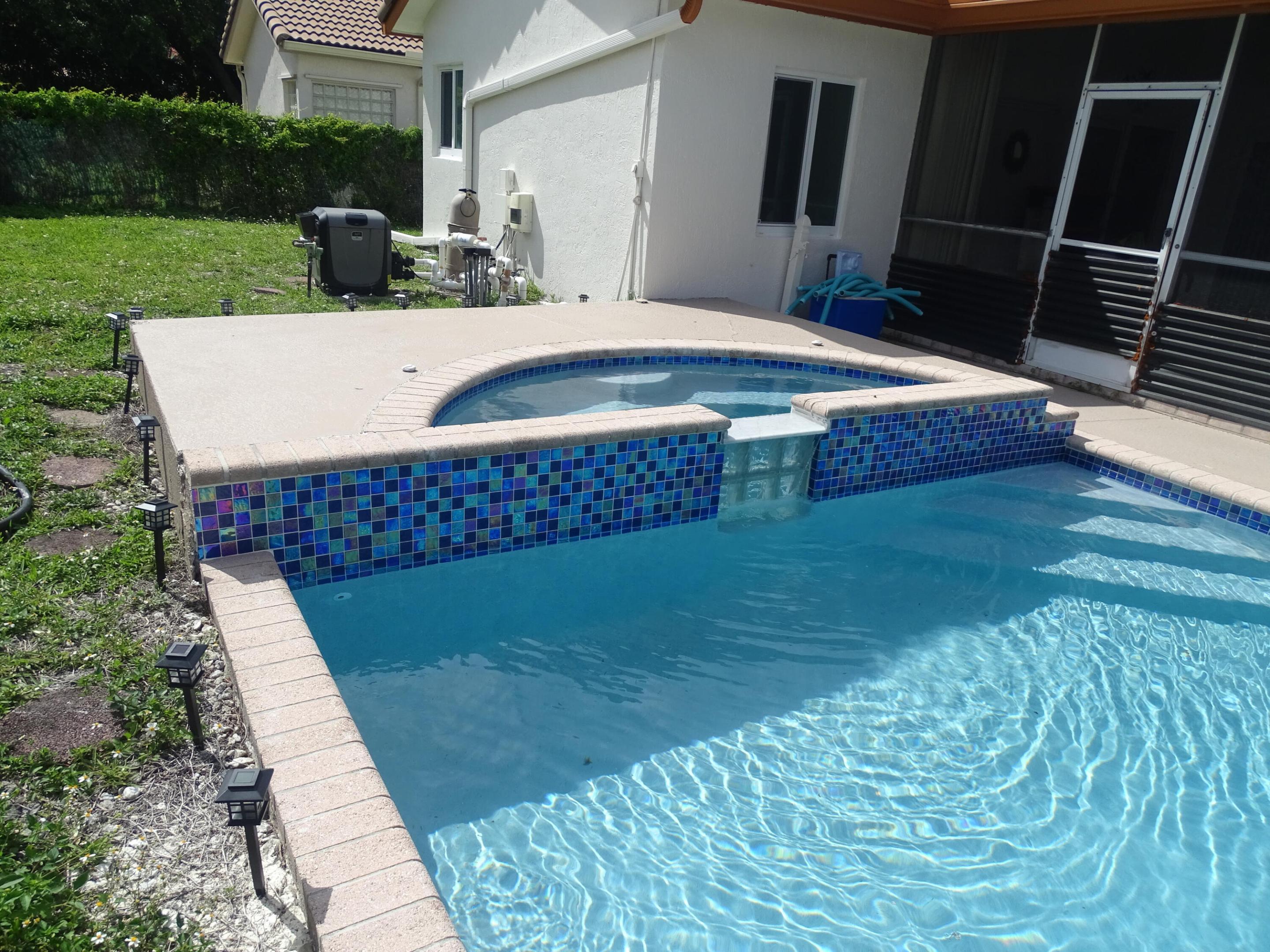 ADDISON COURT - Residential