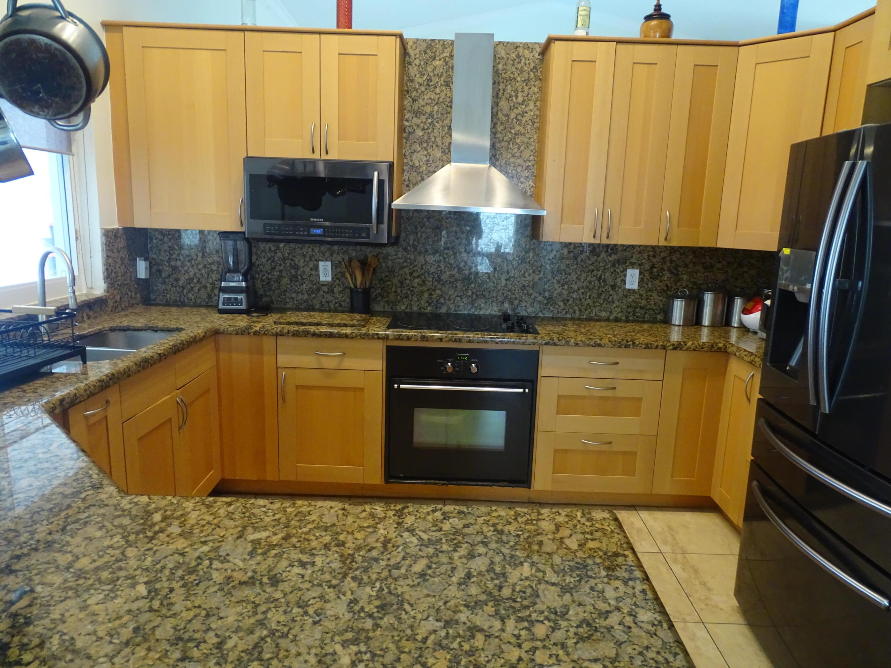 ADDISON COURT - Residential