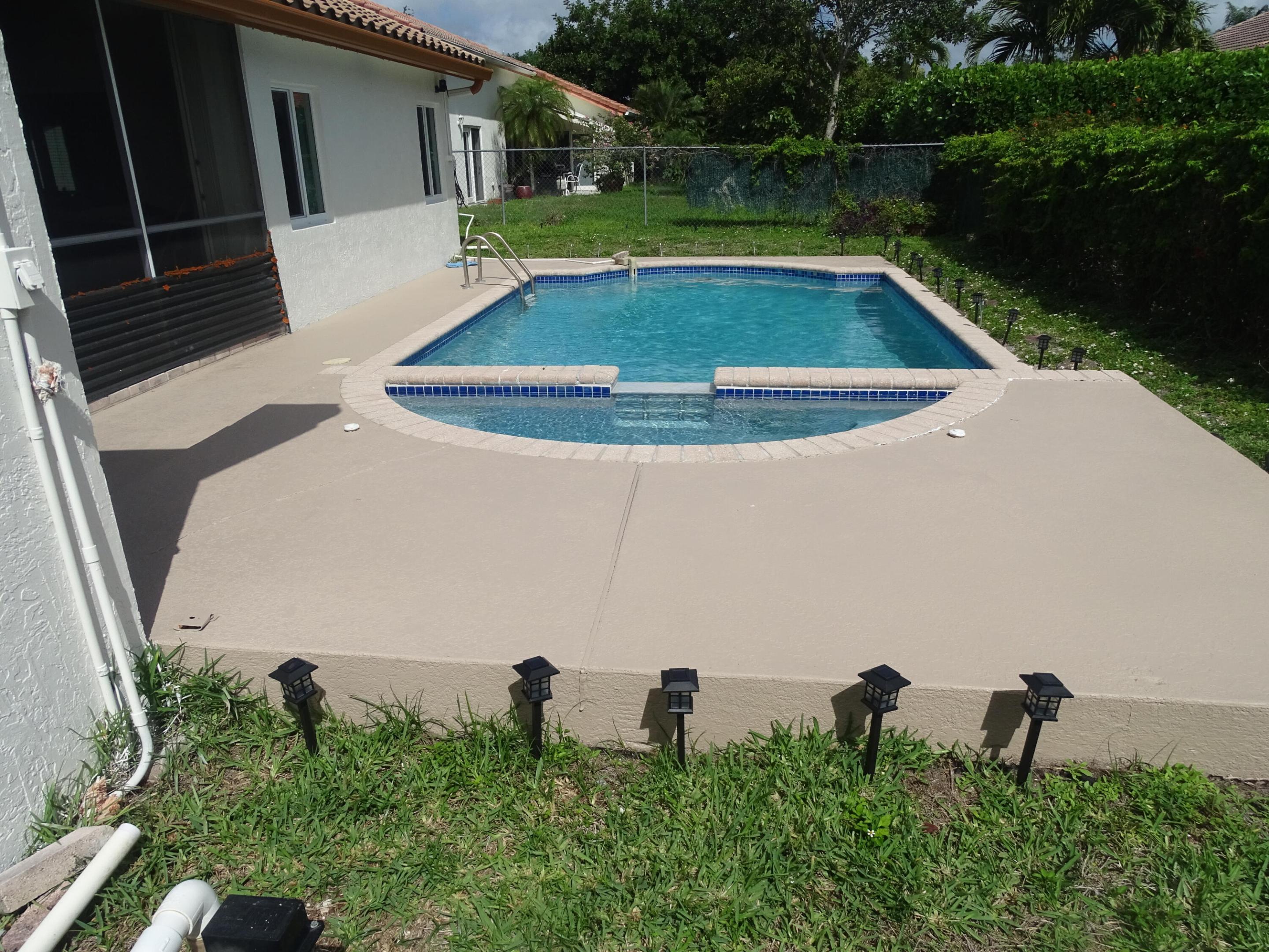 ADDISON COURT - Residential