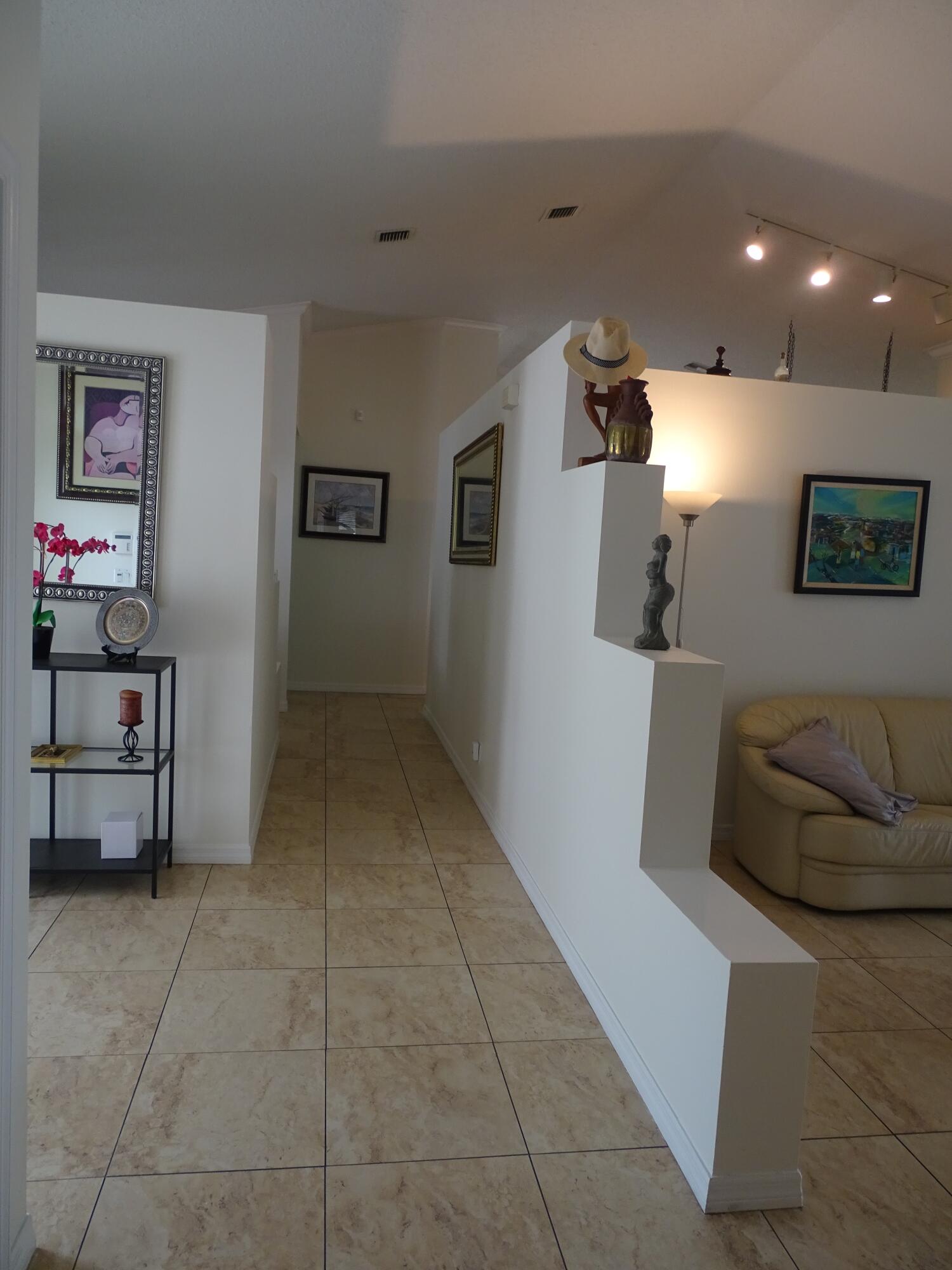 ADDISON COURT - Residential