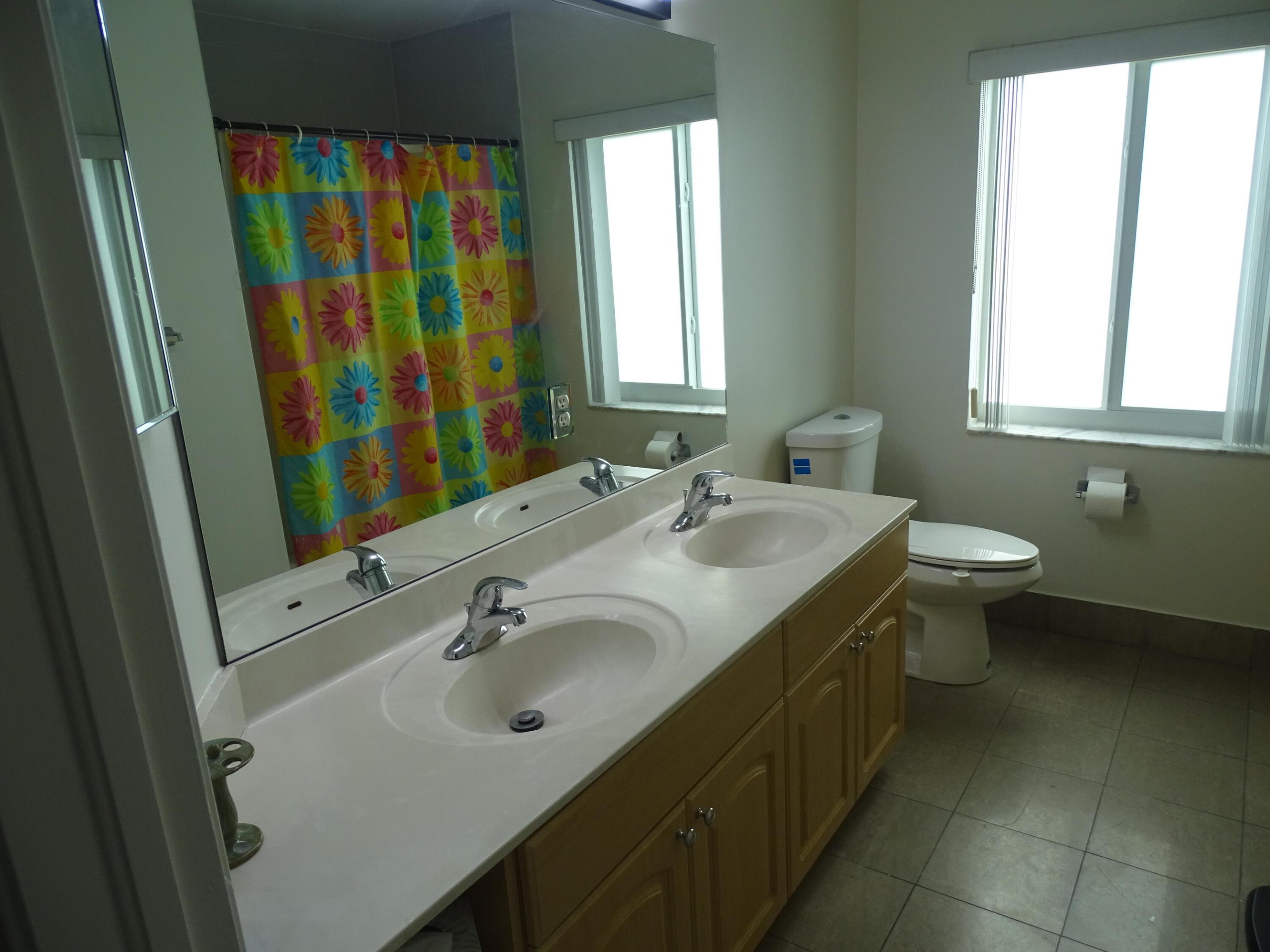 ADDISON COURT - Residential