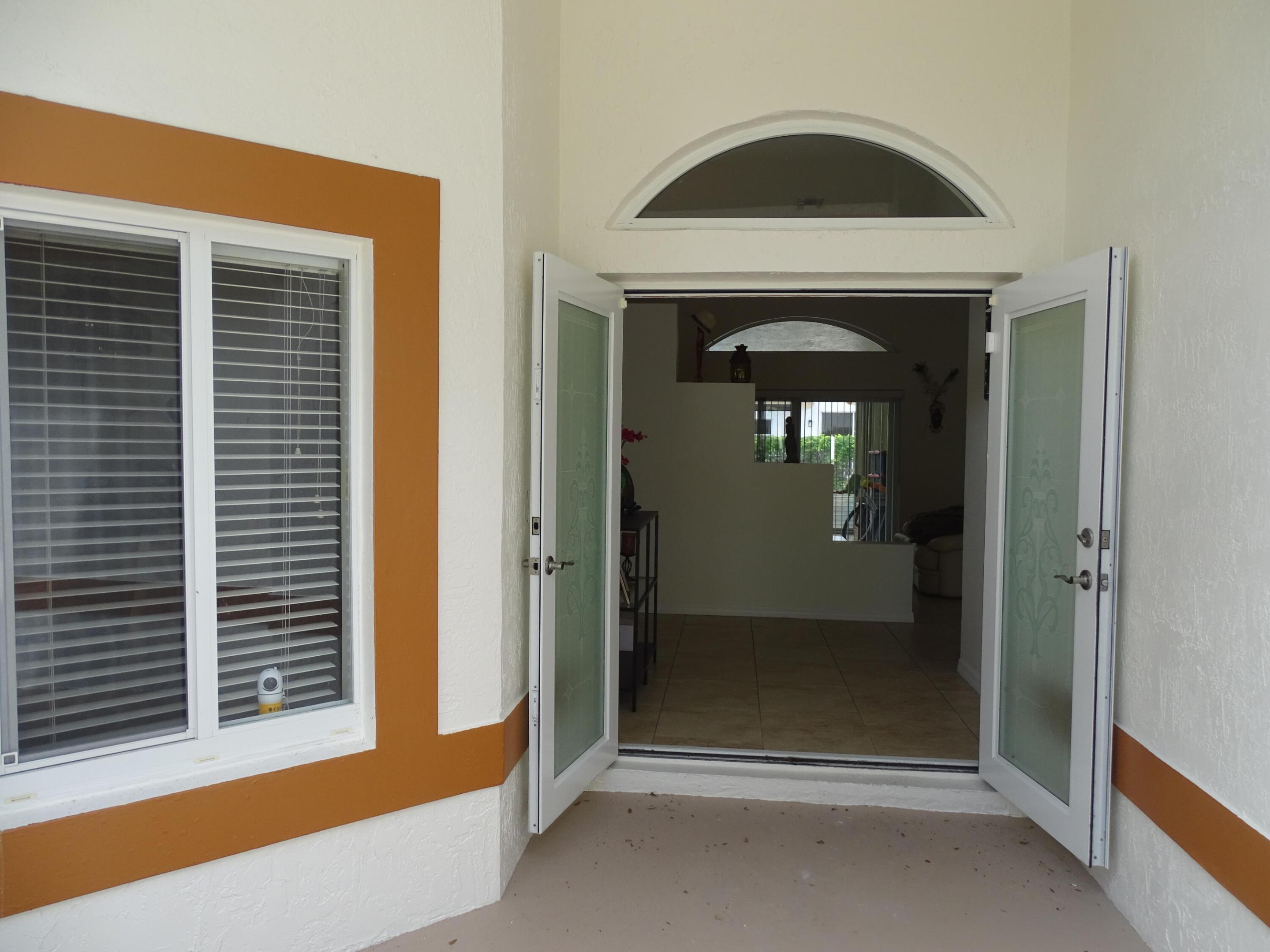 ADDISON COURT - Residential