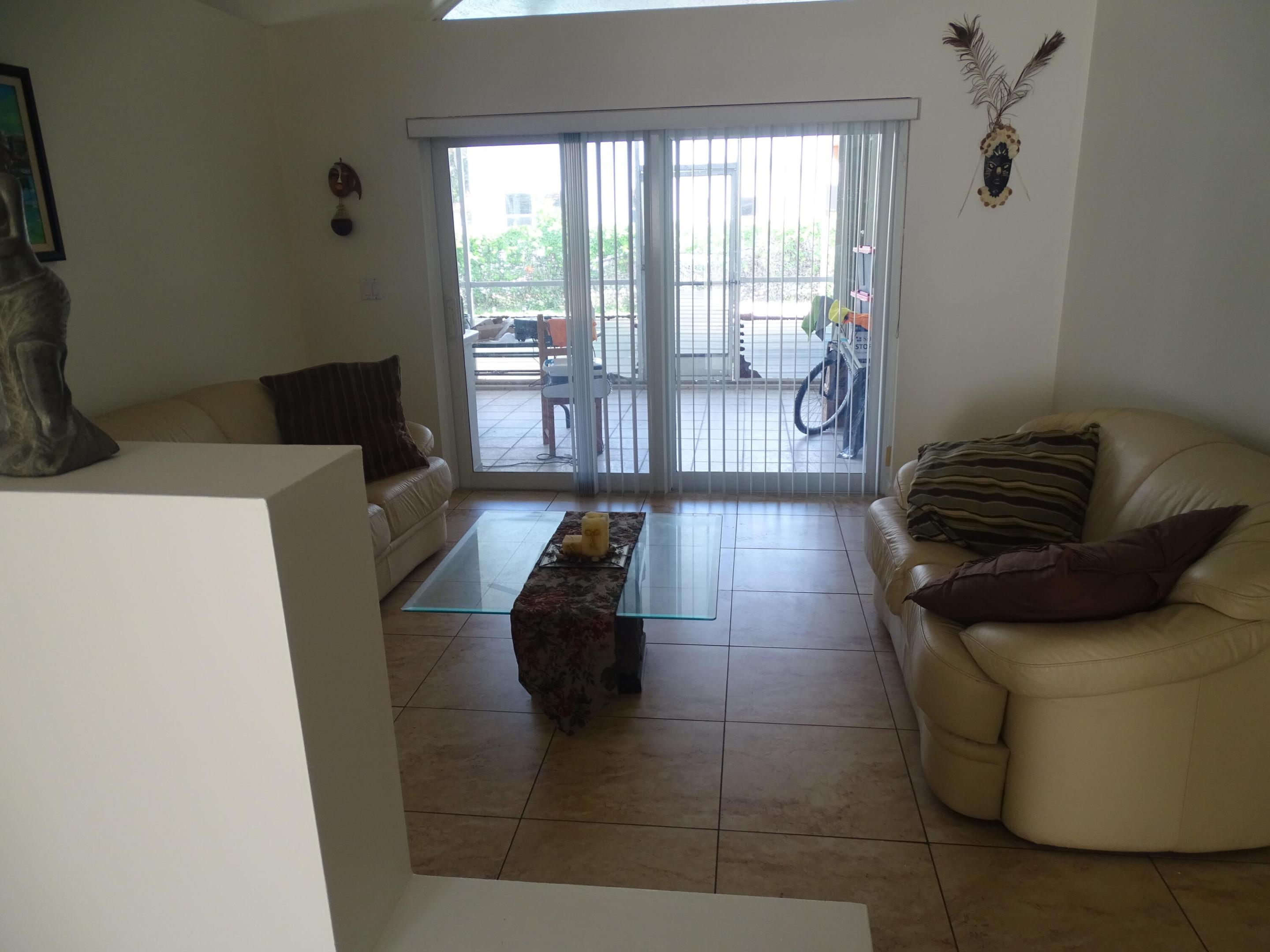 ADDISON COURT - Residential