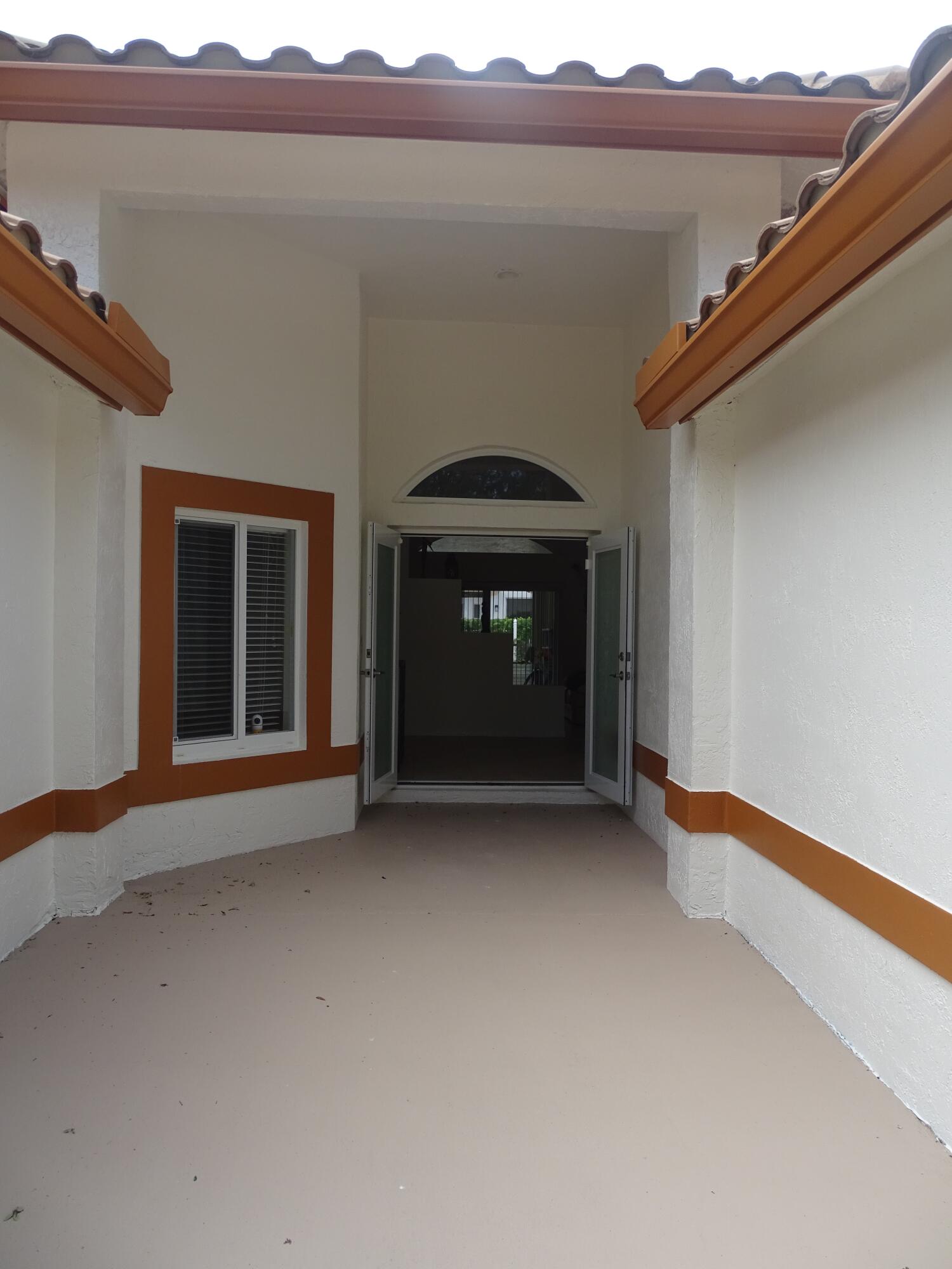 ADDISON COURT - Residential