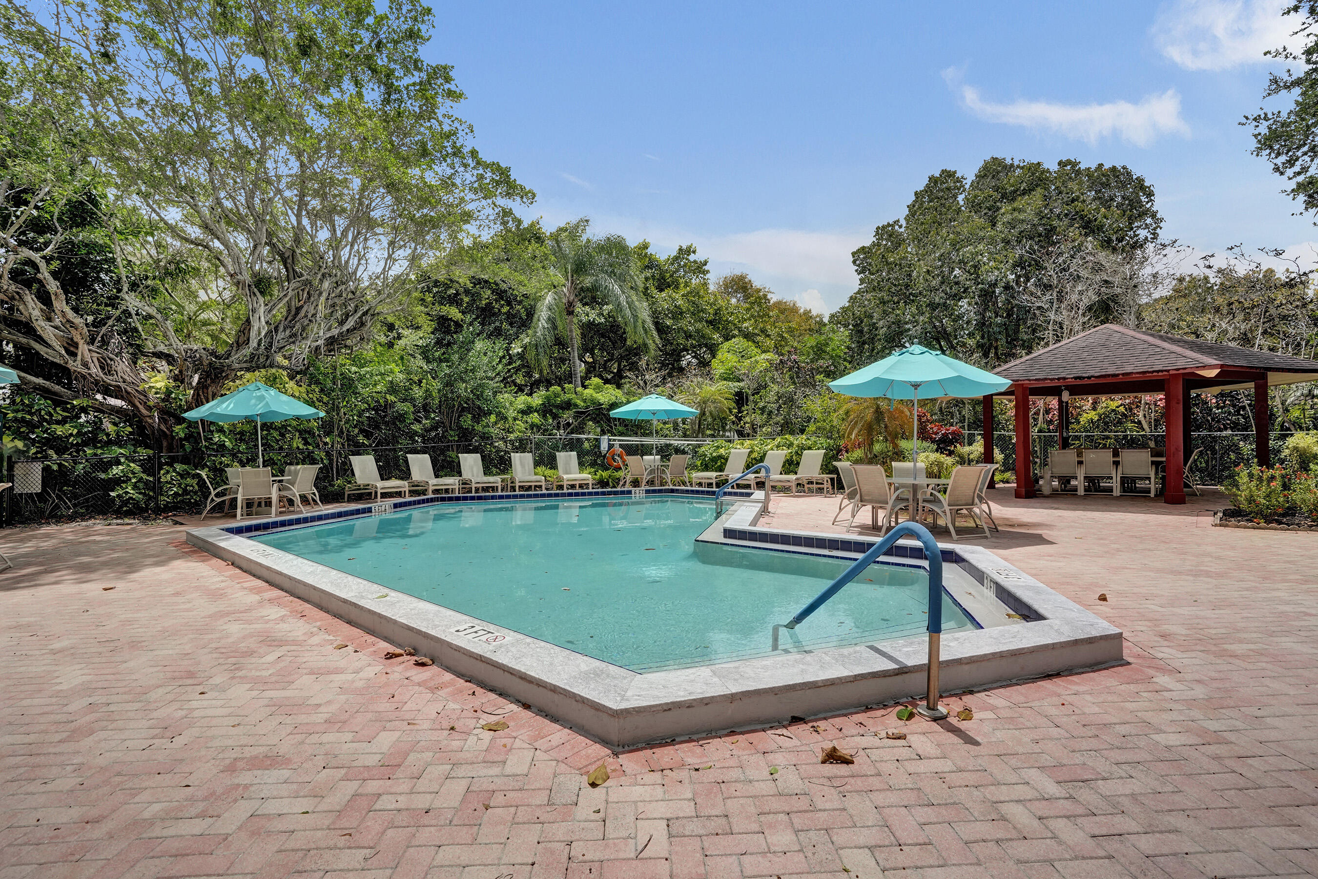 NO 2 PALM-AIRE COUNTRY CLUB - Residential