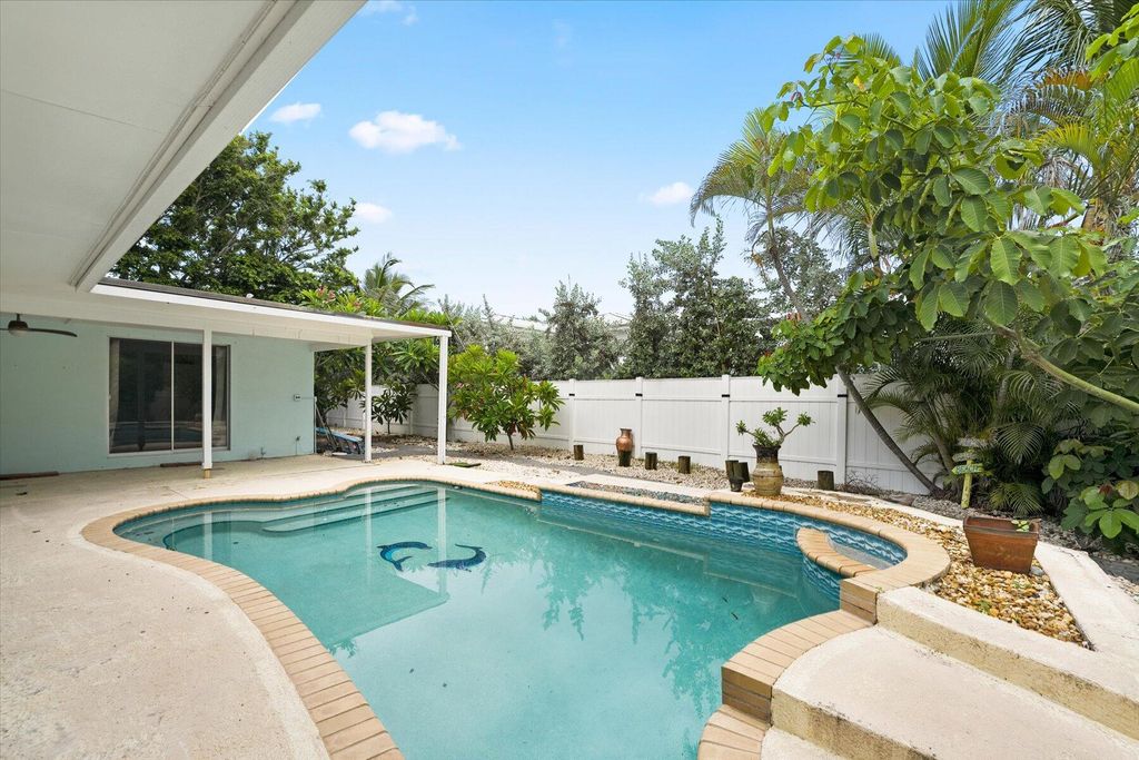 Photo of 167 Beacon Lane, Jupiter Inlet Colony, FL 33469 (MLS # R11014659)