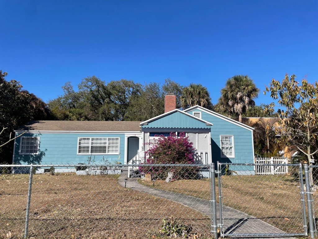 Photo of 904 Boston Avenue #2, Fort Pierce, FL 34950 (MLS # R11161241)