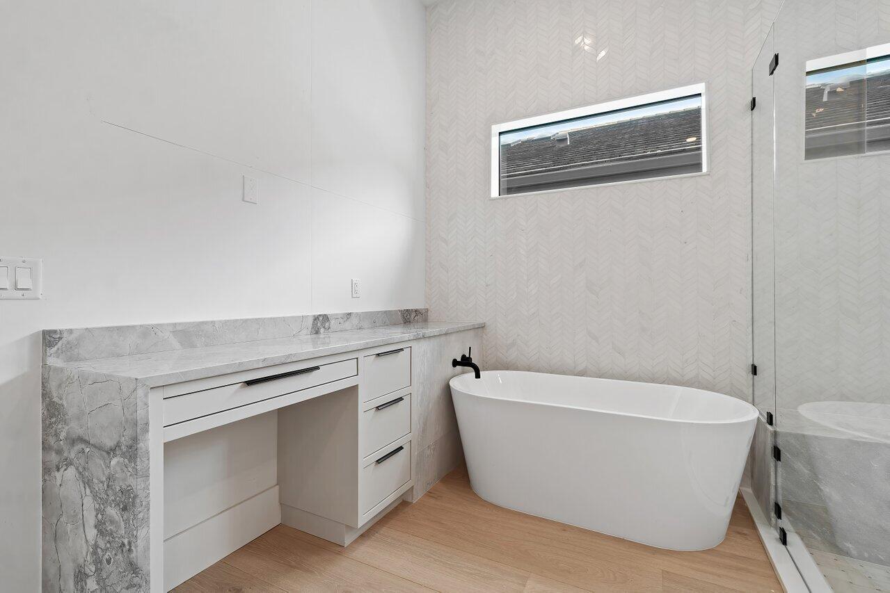 FRENCHMANS CREEK - Residential