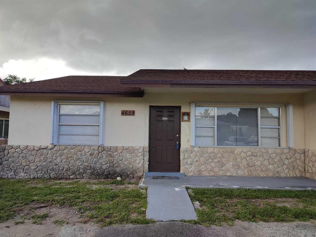Convenient location!! Close to I-95 , Gardens Mall, Shopping, Restaurants, Parks, Schools and more. One story 3/2 duplex home with NO HOA !!!The property will be completely done and ready to move in before 06/01.New shower baths, new paint the entire unit, AC unit is less than a year old, big screen porch and open patio with fence, one small pet is allowed with $250 non refundable pet fee .Tenant needs to show renter's insurance with pet liability