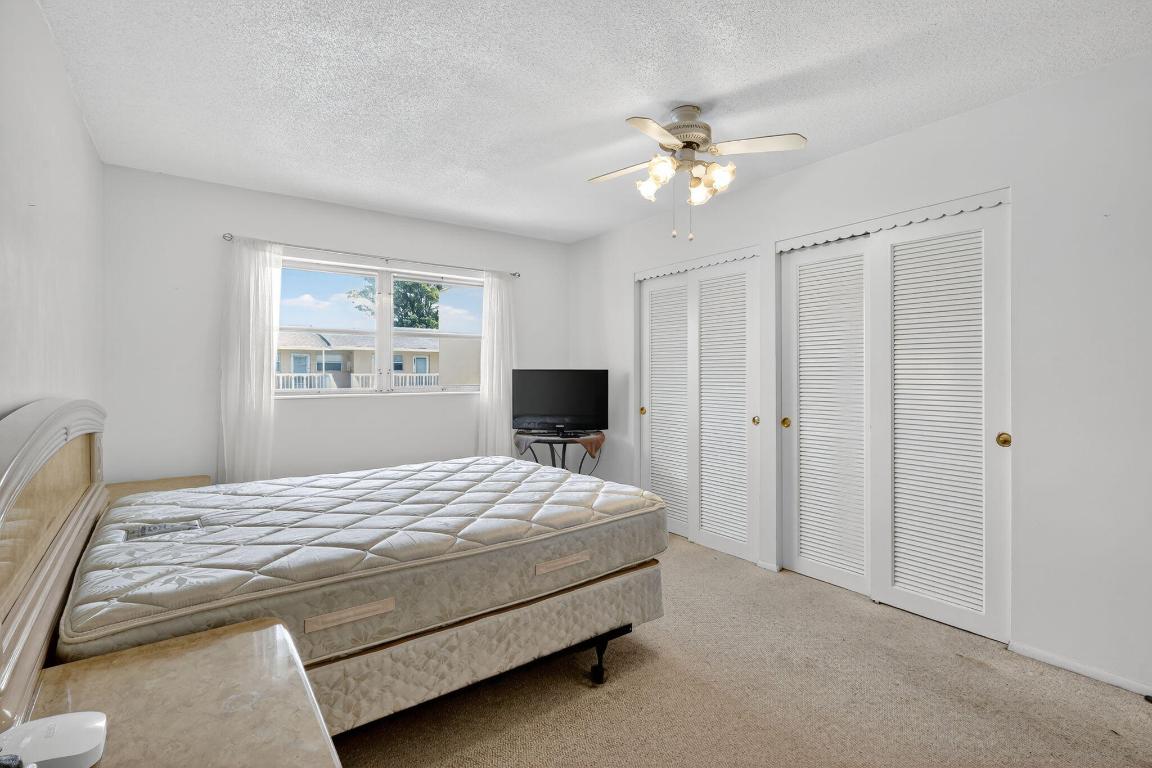 VILLAGE ROYALE CONDO 8 - Residential