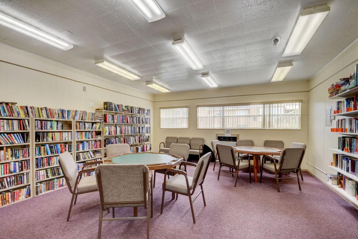 VILLAGE ROYALE CONDO 8 - Residential