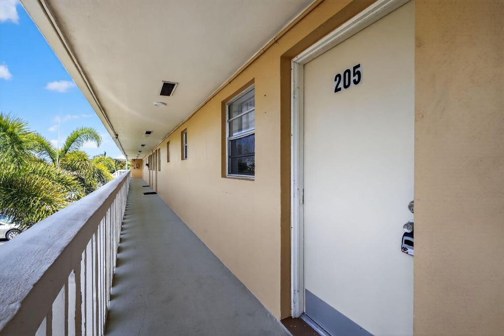 Photo of 2152 NE 1st Way #205, Boynton Beach, FL 33435 (MLS # R11109919)
