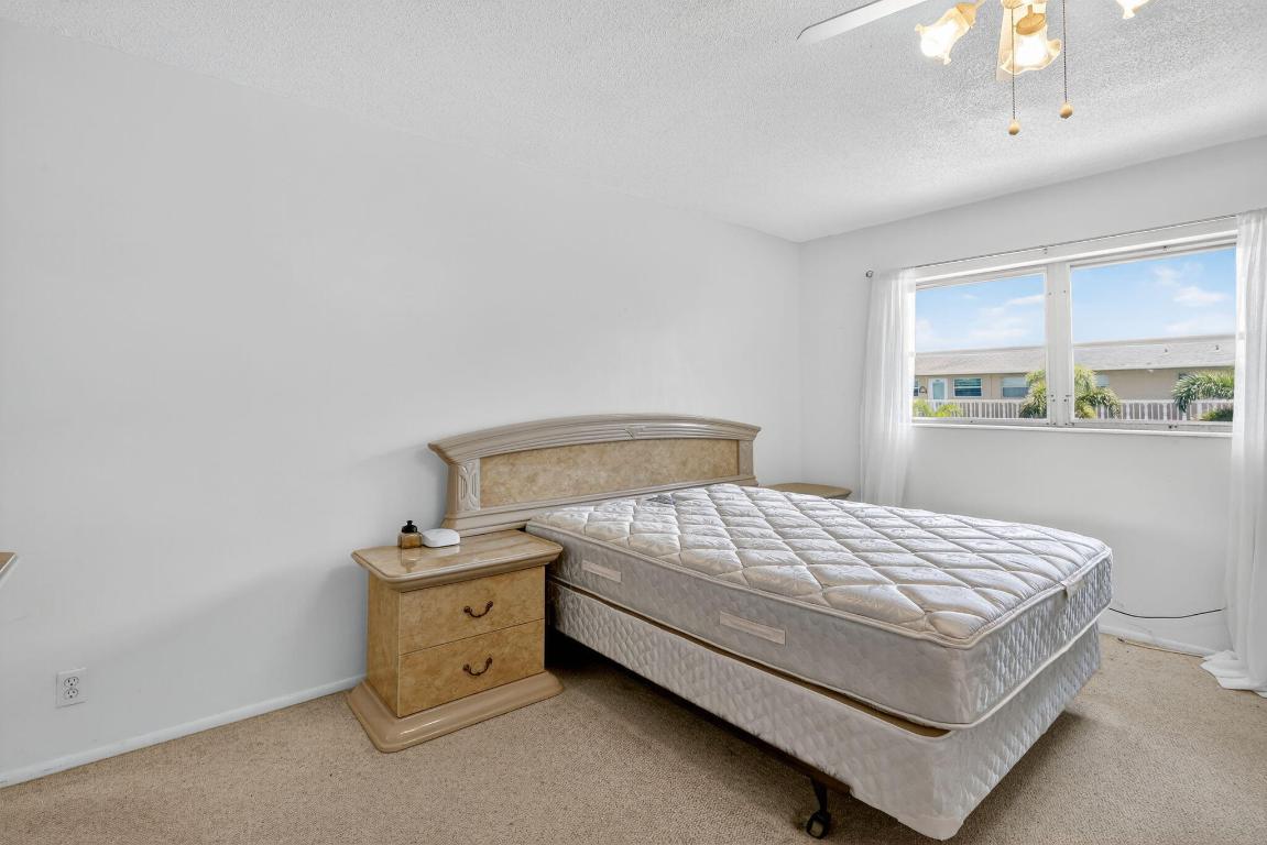 VILLAGE ROYALE CONDO 8 - Residential