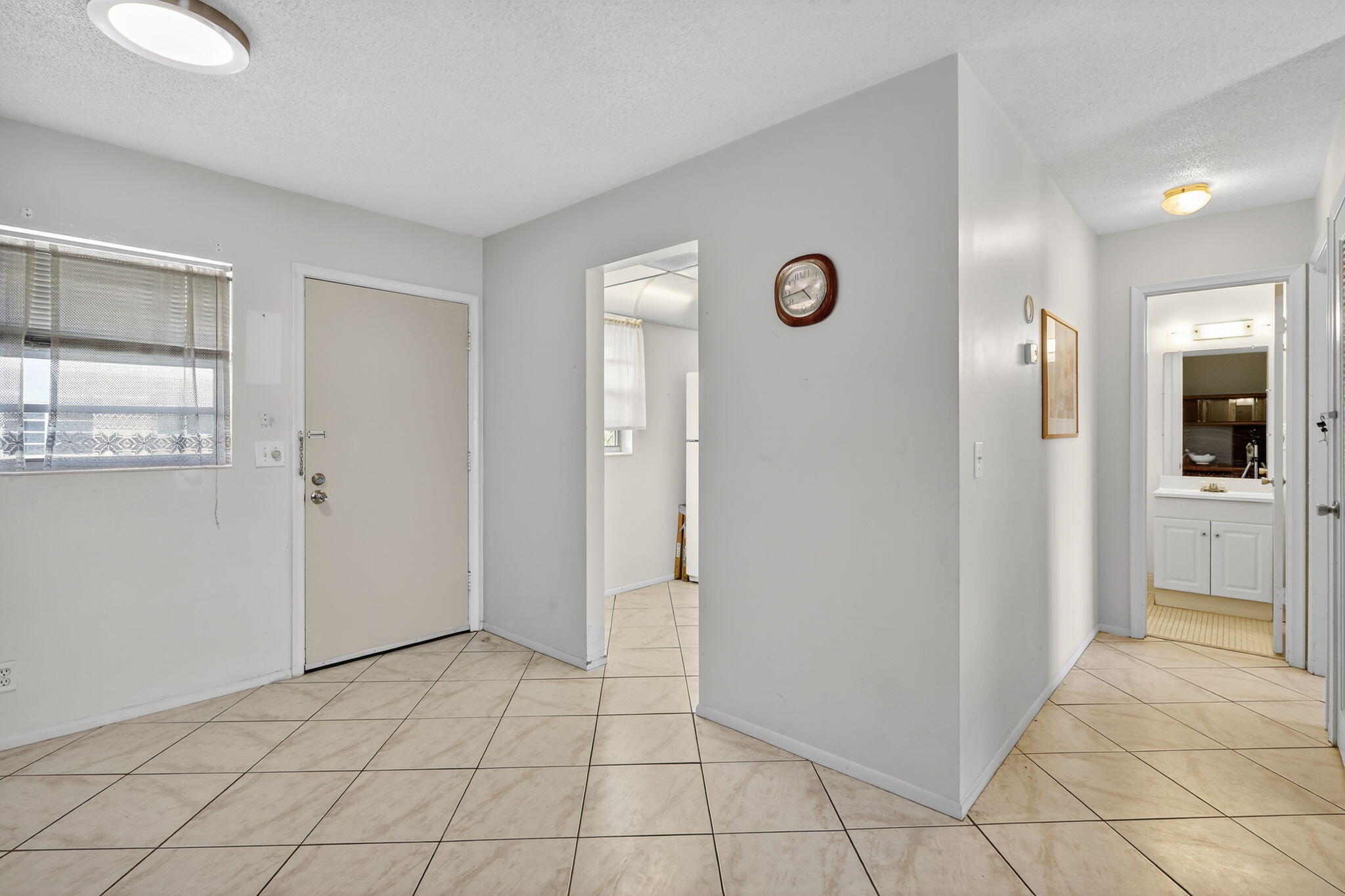 VILLAGE ROYALE CONDO 8 - Residential