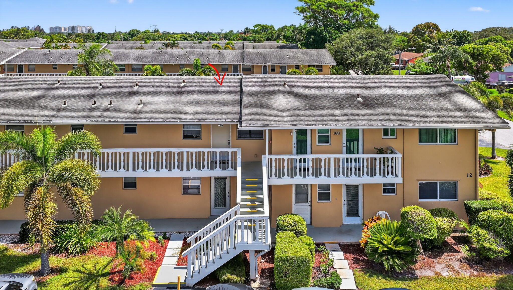 VILLAGE ROYALE CONDO 8 - Residential