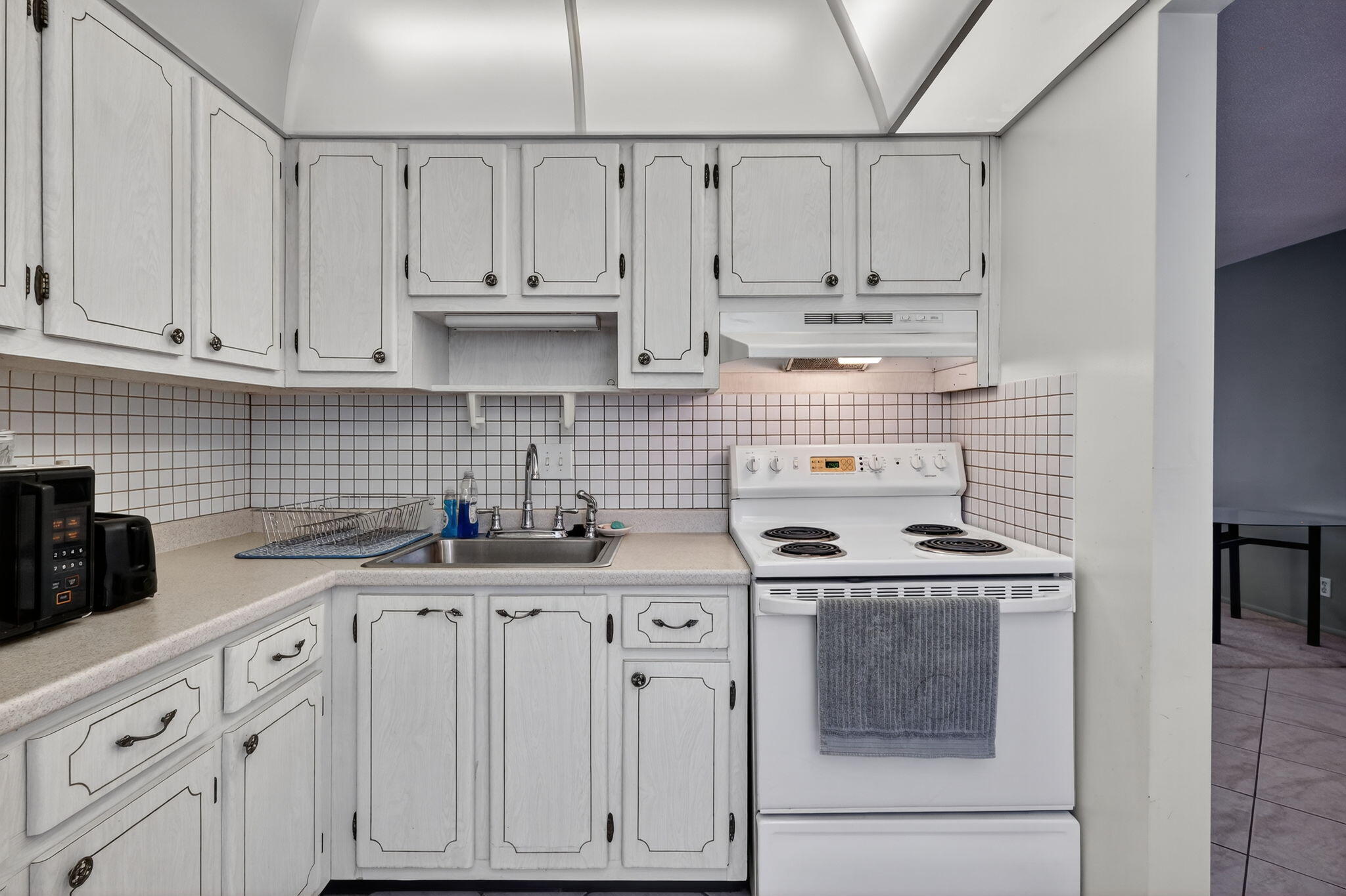 VILLAGE ROYALE CONDO 8 - Residential