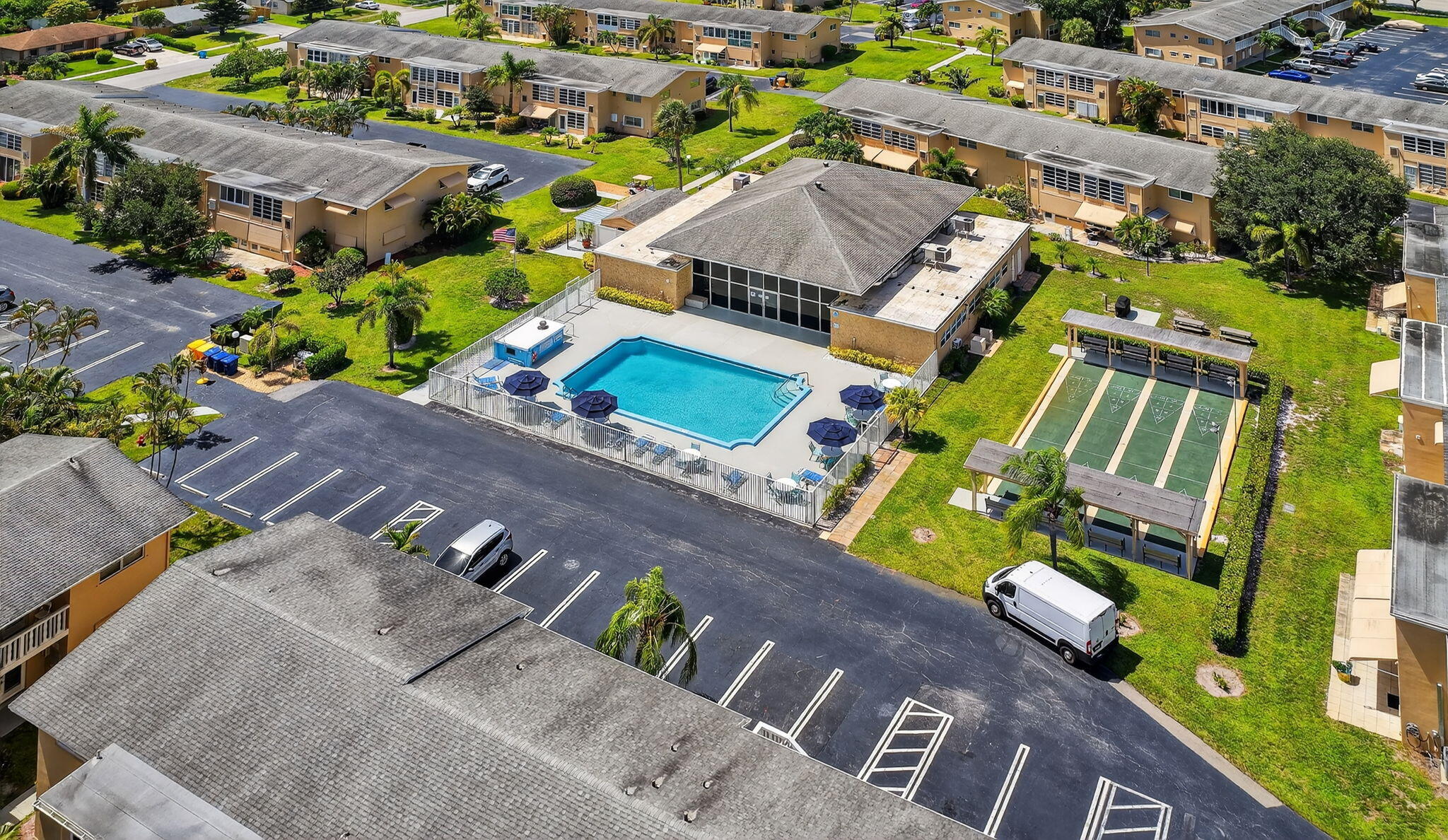 VILLAGE ROYALE CONDO 8 - Residential