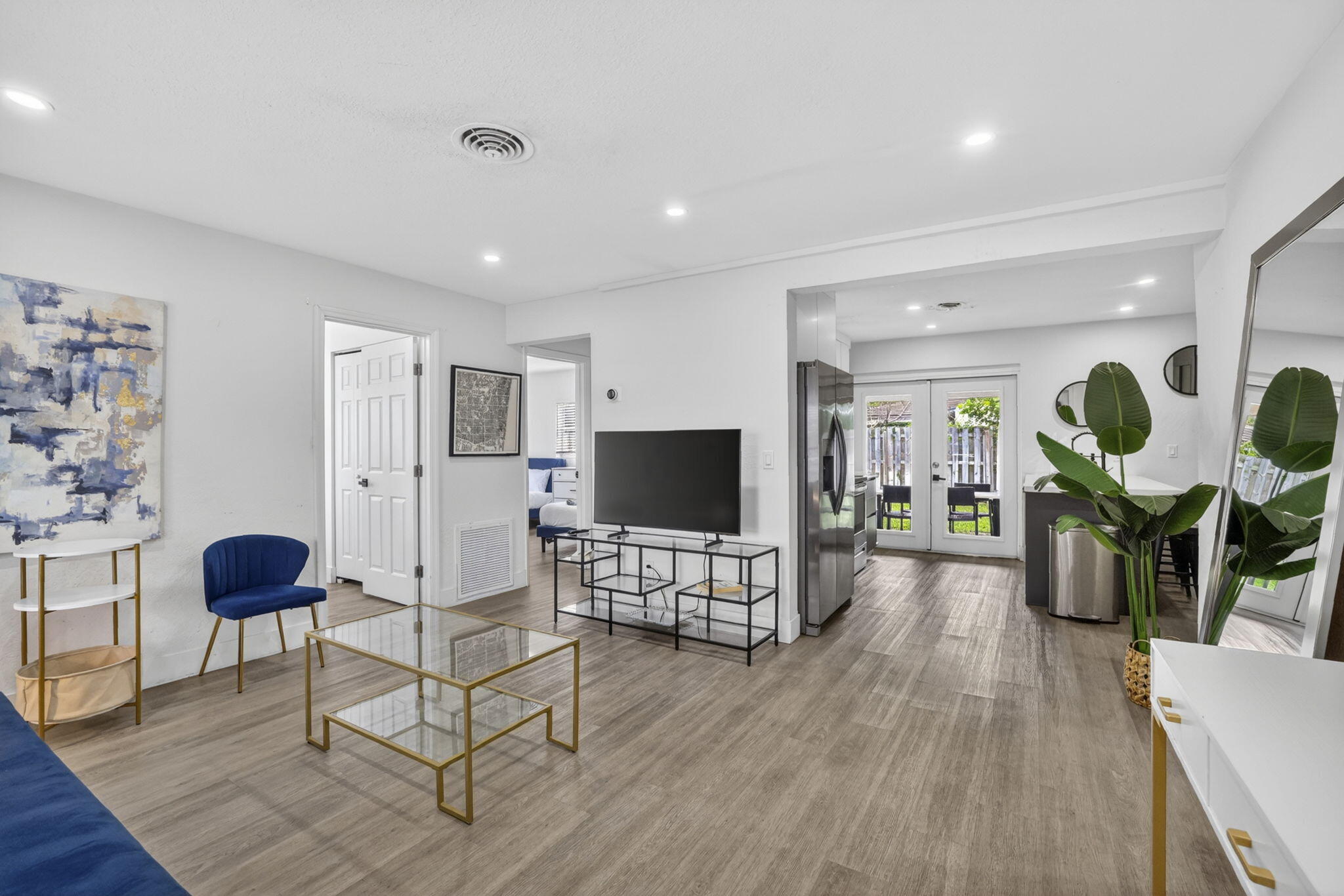 View photos, virtual tours, details... 4601 NE 4th Avenue